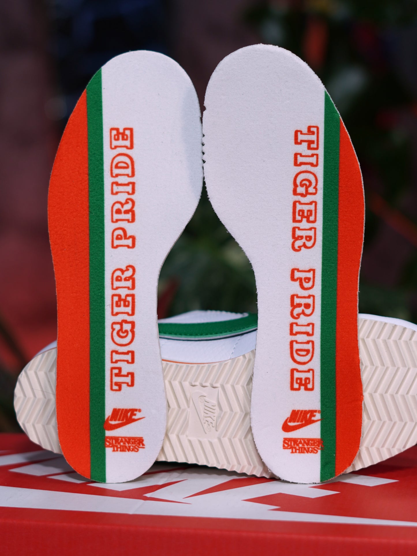 Nike Cortez "Stranger Things" - Blanco, Verde, Naranja