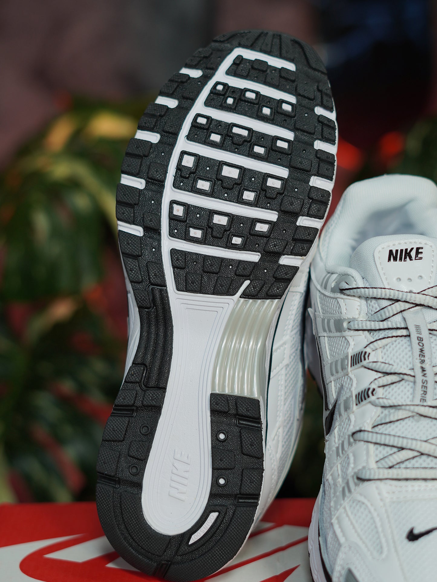 Nike P-6000 - Blanco, Plateado, Negro