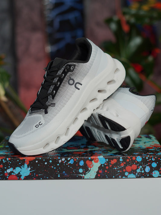 On Running Cloustilt - Blanco, Negro