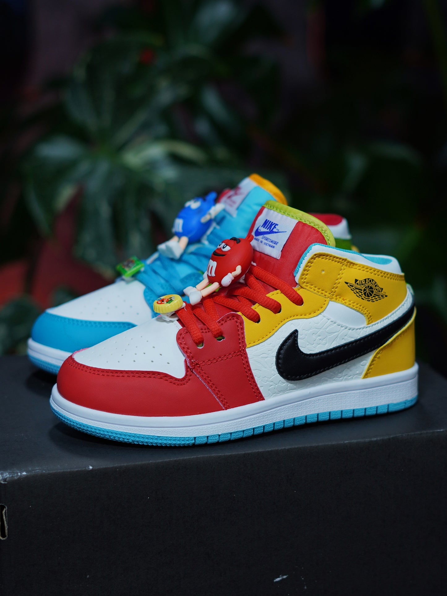 Air Jordan Retro 1 m&m - Azul, Verde, Rojo, Amarillo, Negro