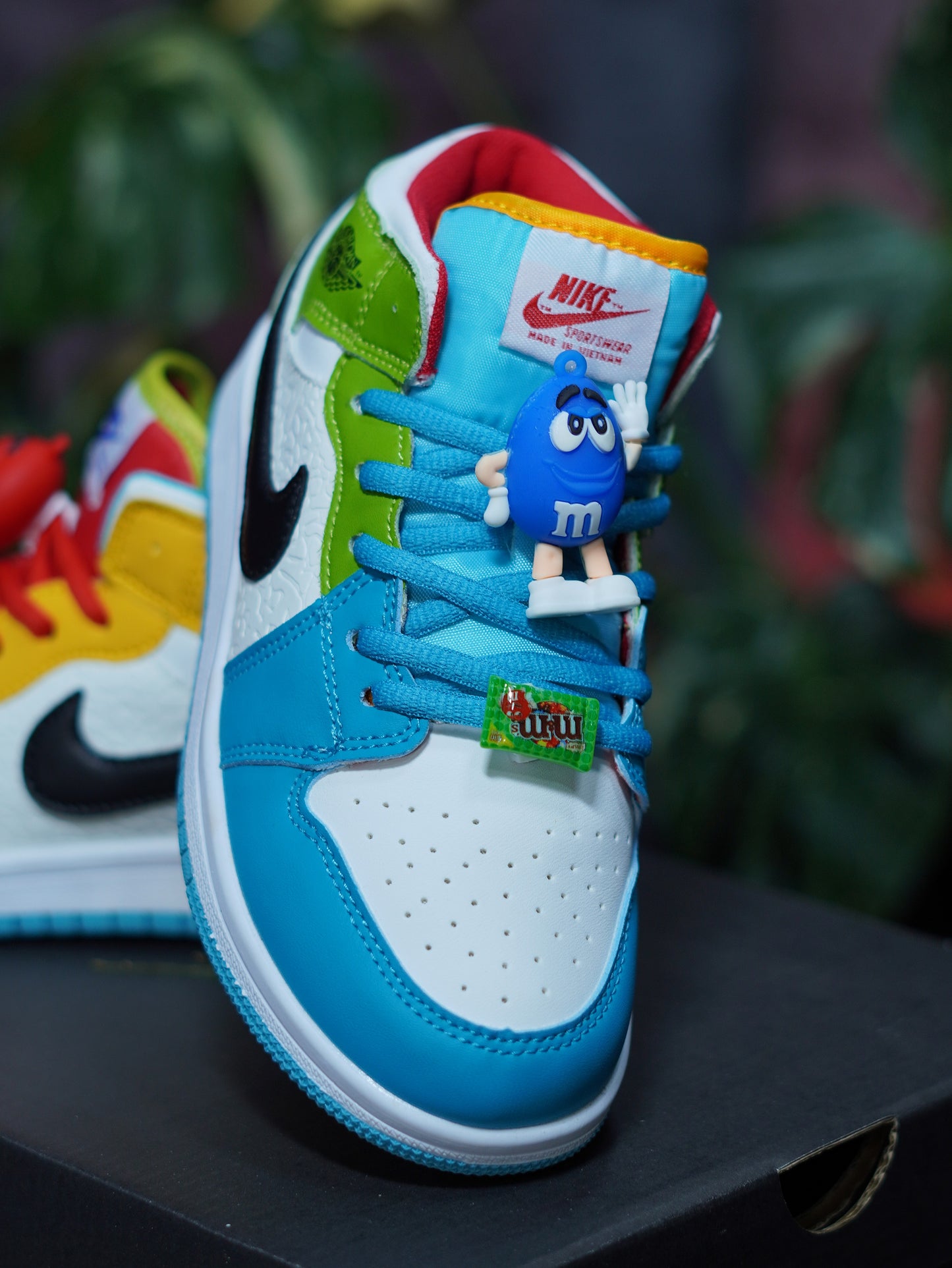 Air Jordan Retro 1 m&m - Azul, Verde, Rojo, Amarillo, Negro