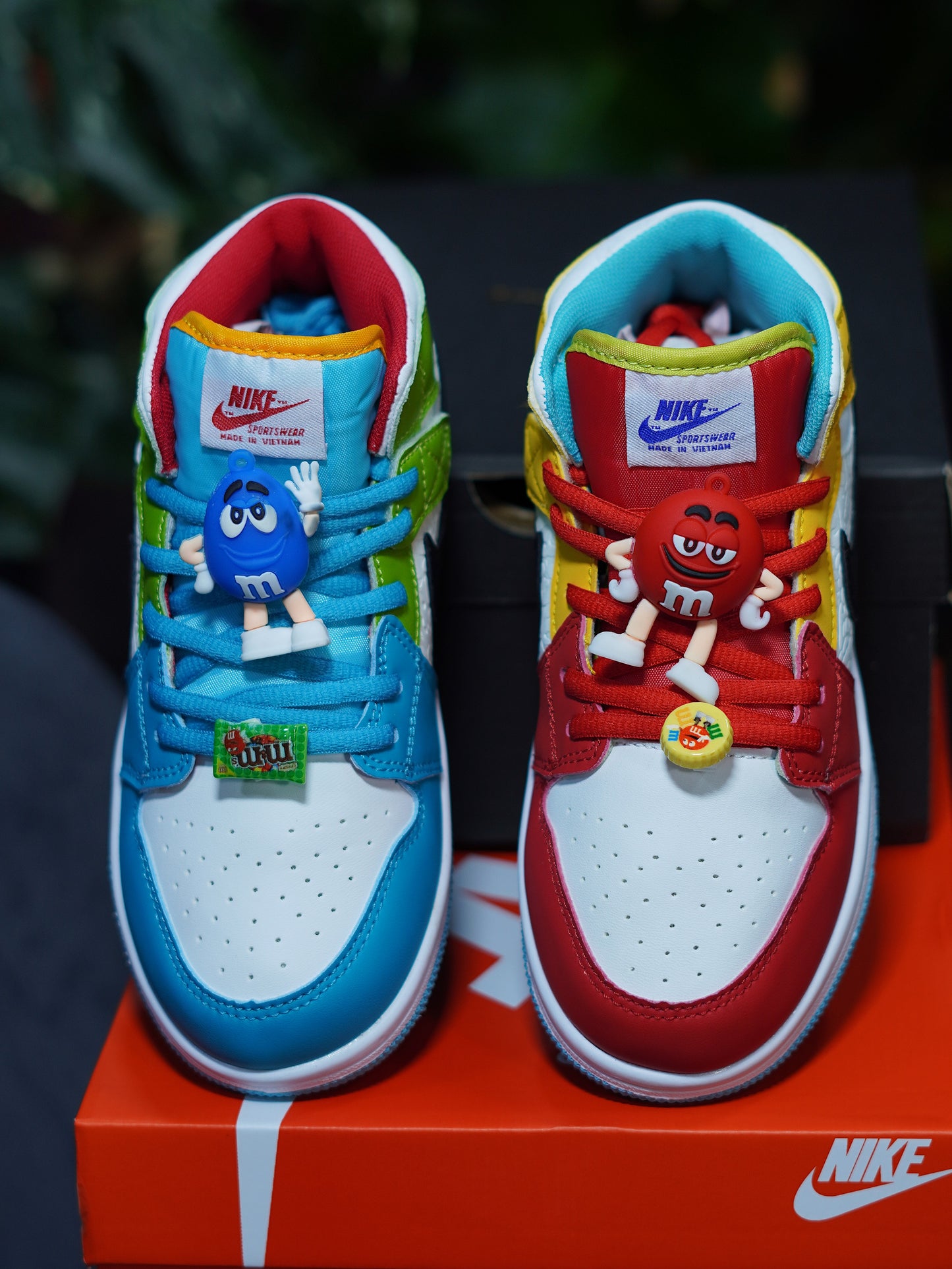 Air Jordan Retro 1 m&m - Azul, Verde, Rojo, Amarillo, Negro