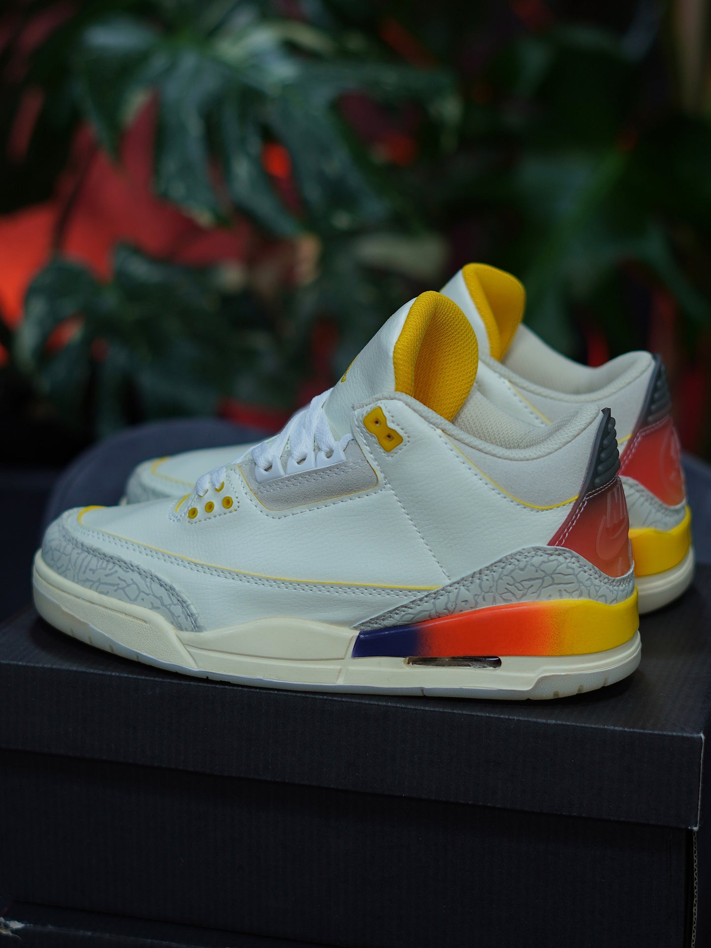 Air Jordan Retro 3 x J Balvin - Blanco, Amarillo, Tricolor