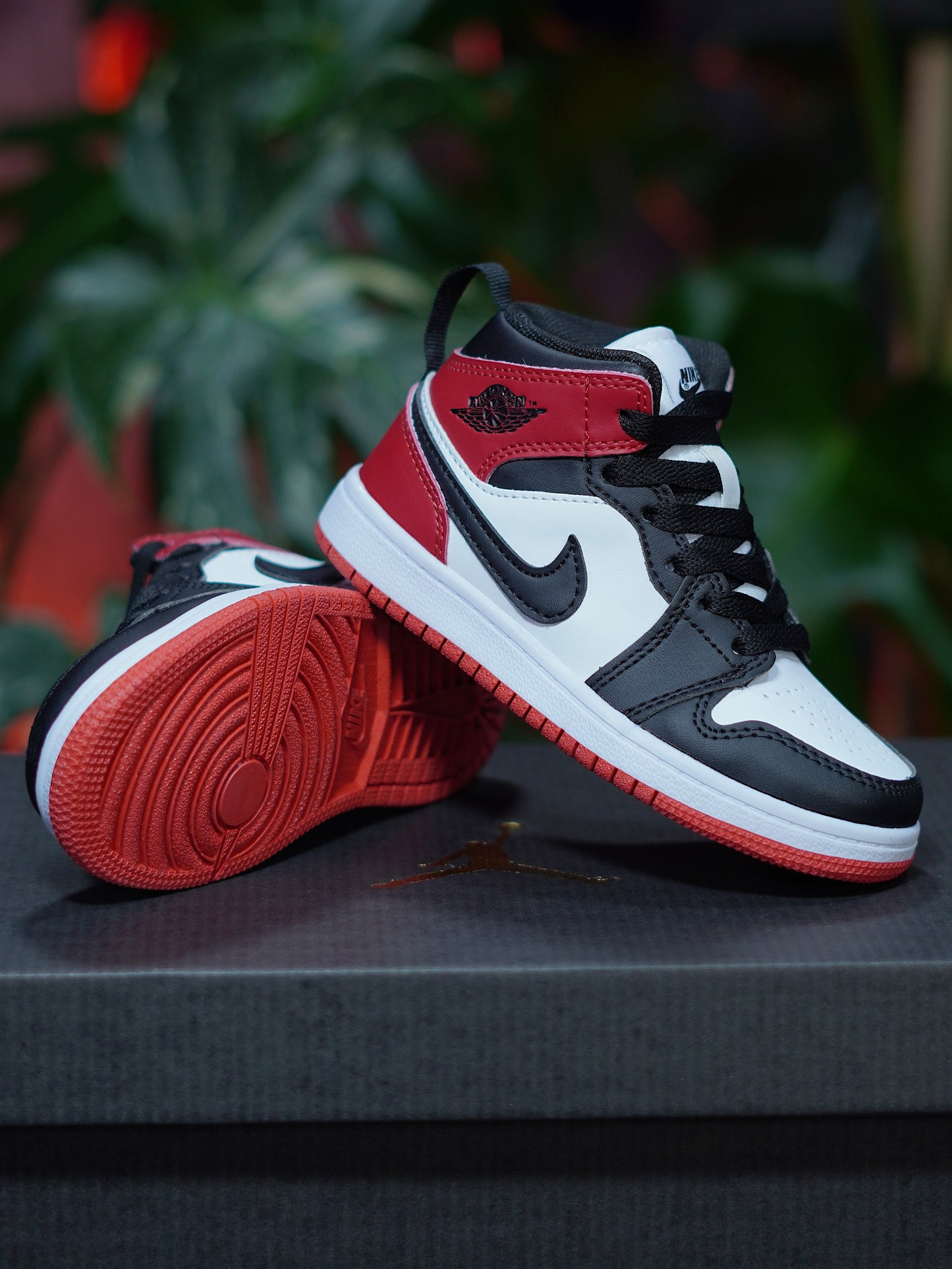 Air Jorda Retro 1 - Negro, Rojo, Blanco