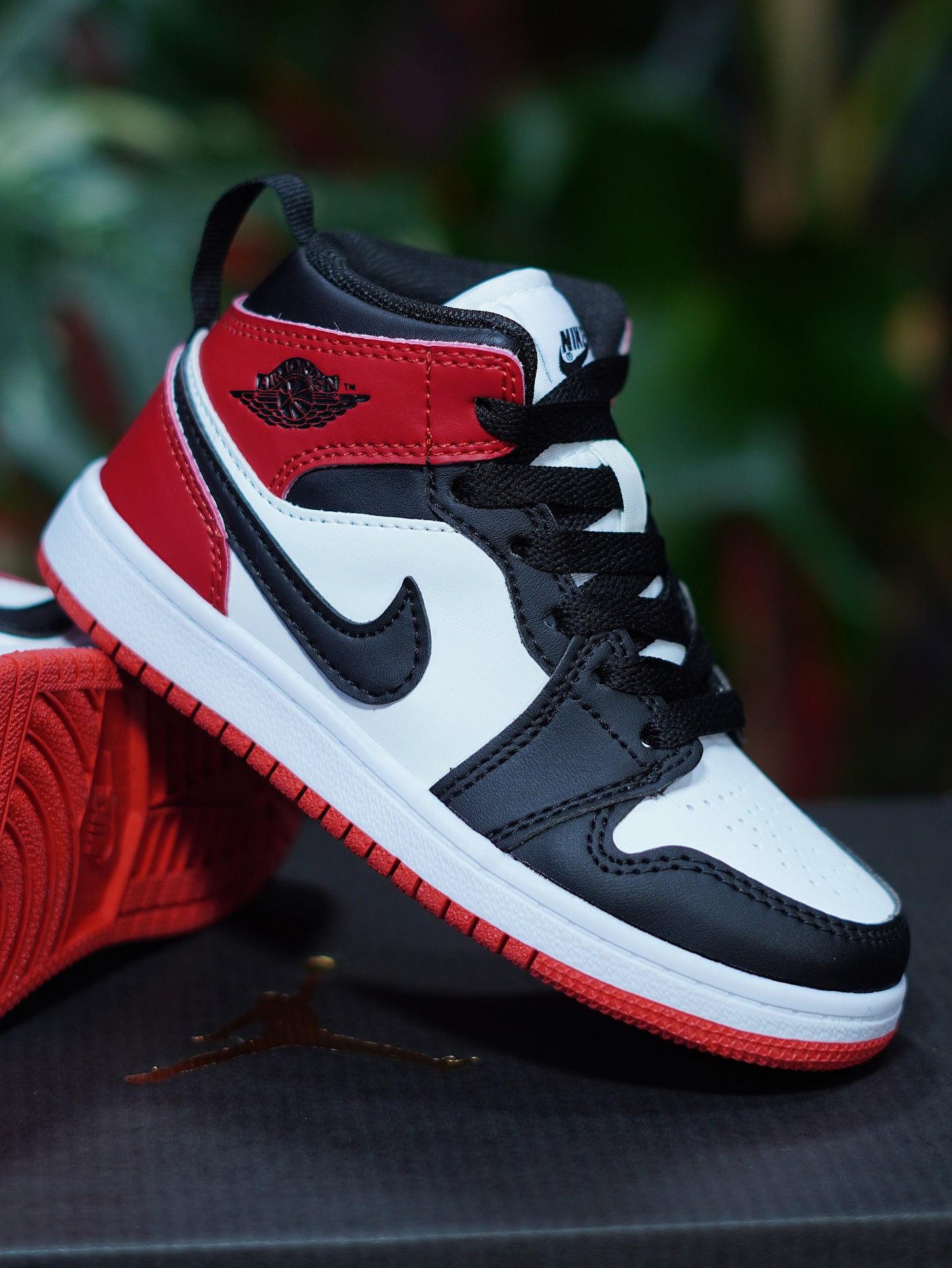 Air Jorda Retro 1 - Negro, Rojo, Blanco