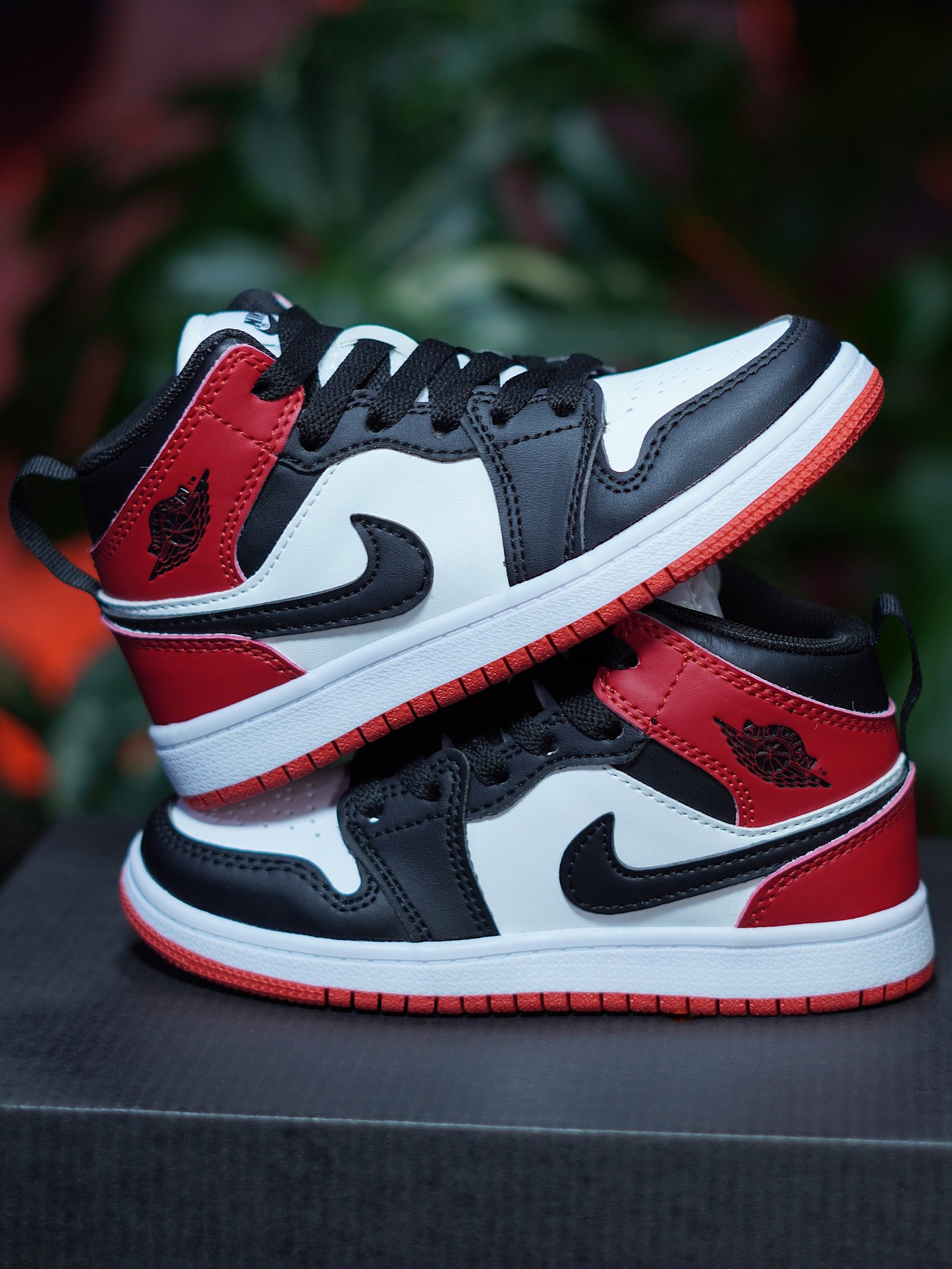 Air Jorda Retro 1 - Negro, Rojo, Blanco