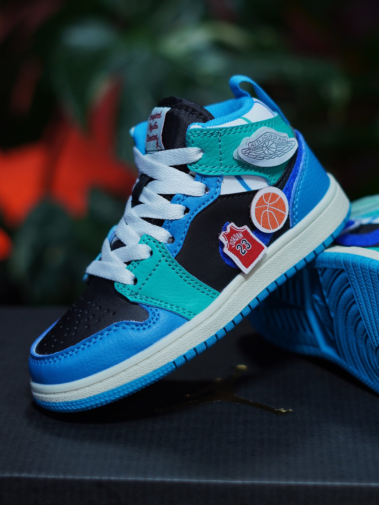 Air Jordan Retro 1 Mid "indpired By The Greatest" - Azul, Negro, Aguamarina