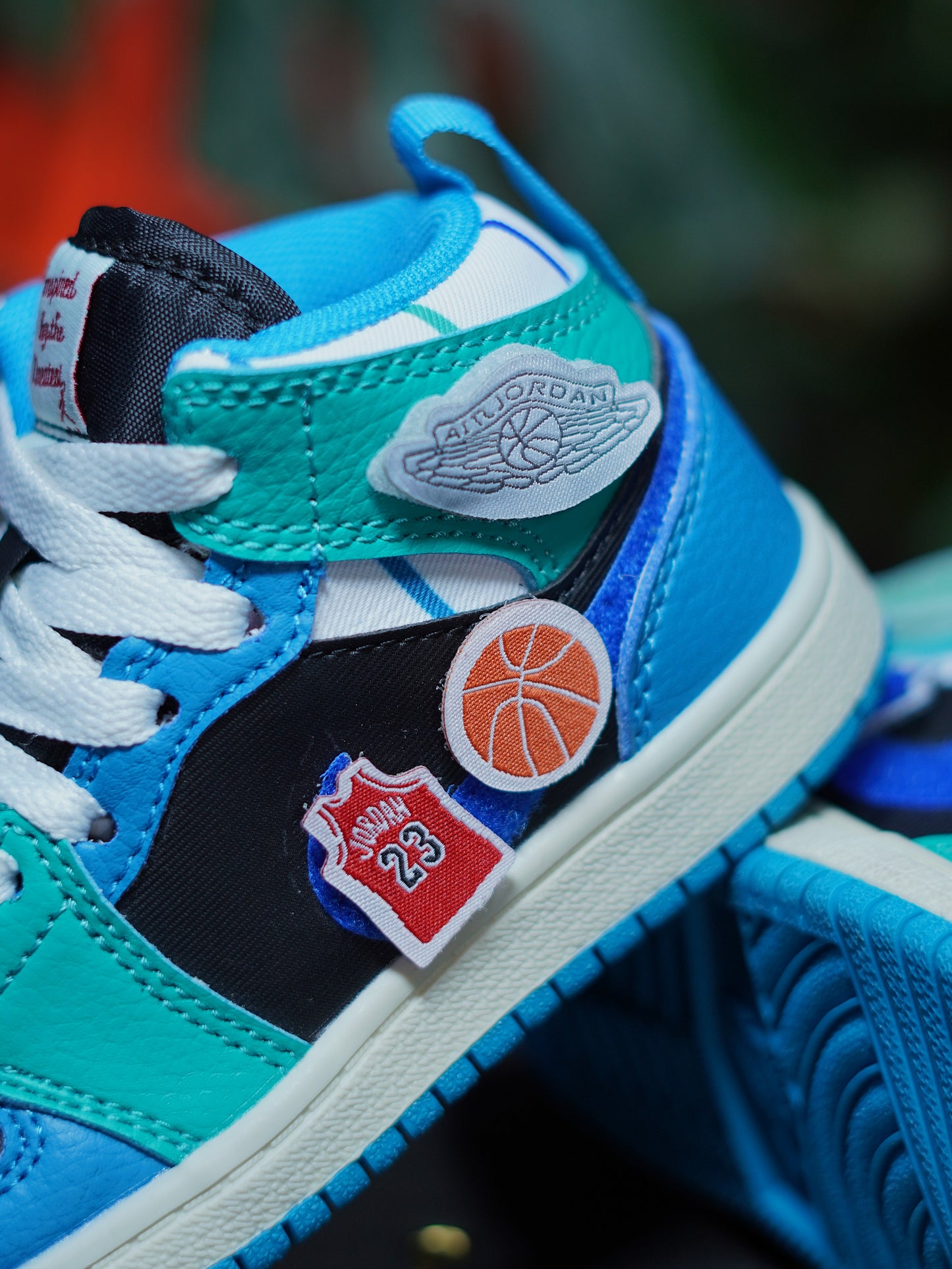 Air Jordan Retro 1 Mid "indpired By The Greatest" - Azul, Negro, Aguamarina