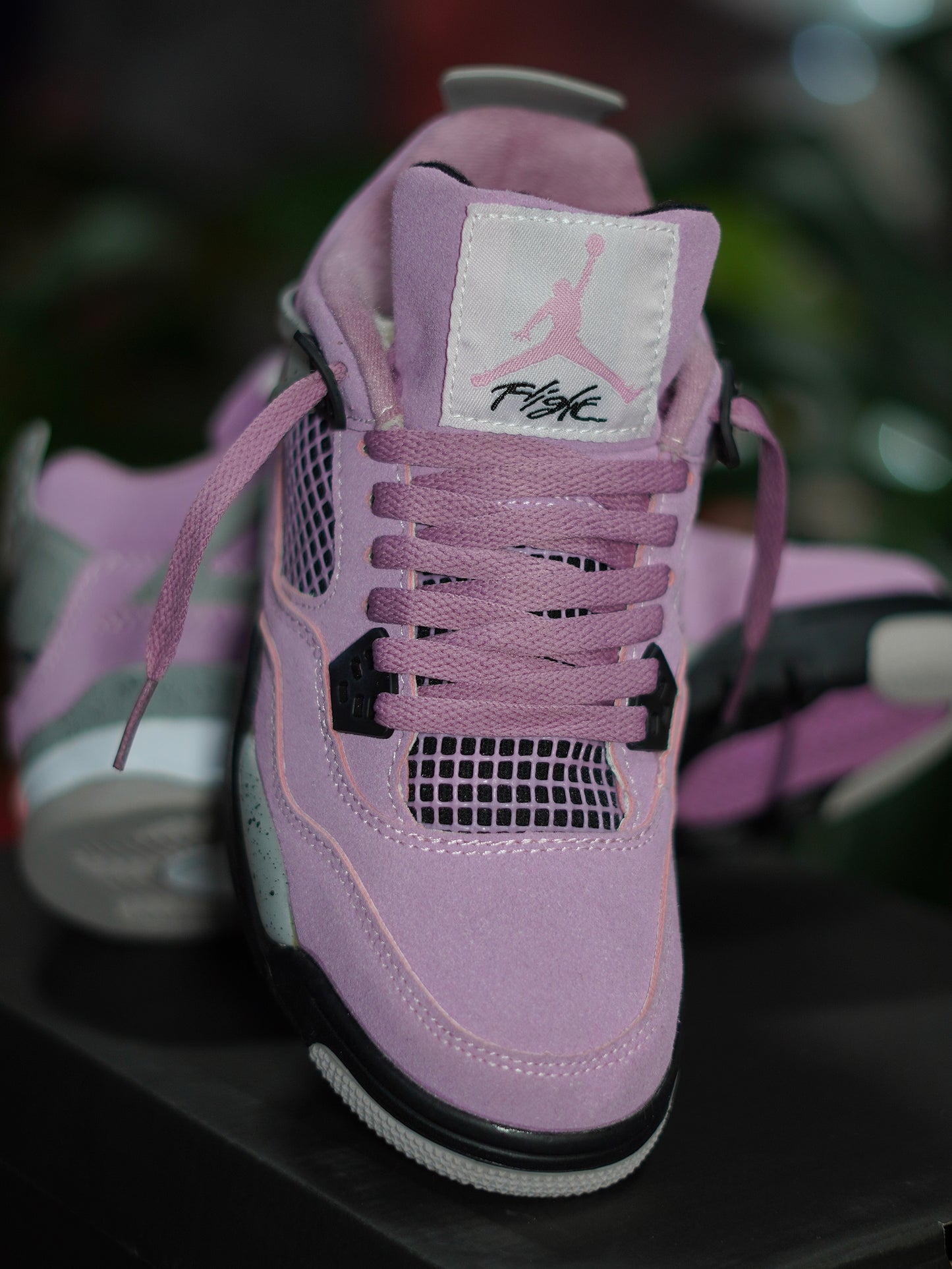 Air Jordan Retro 4 "Orchid" - Rosado, Gris, Negro