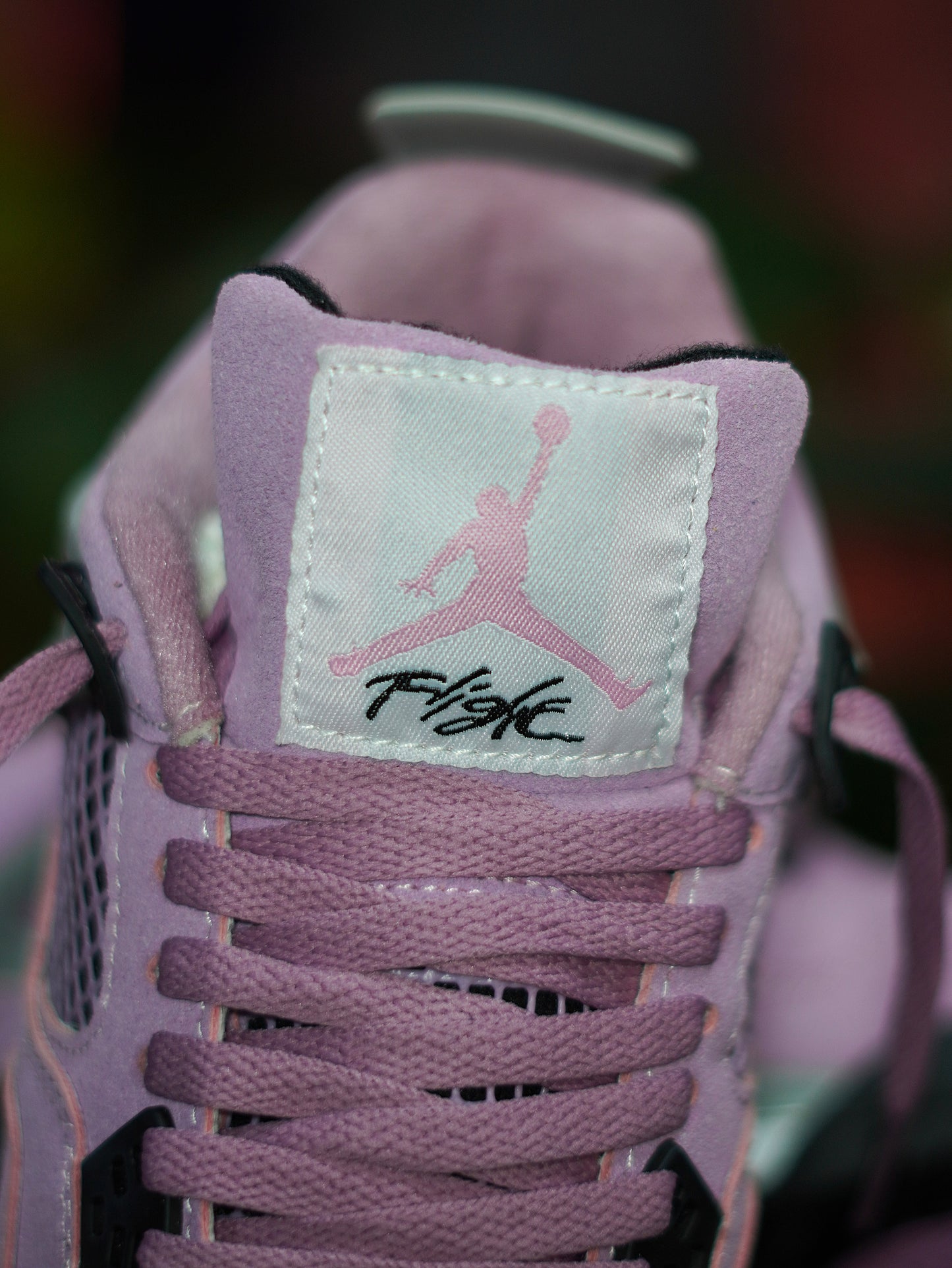 Air Jordan Retro 4 "Orchid" - Rosado, Gris, Negro