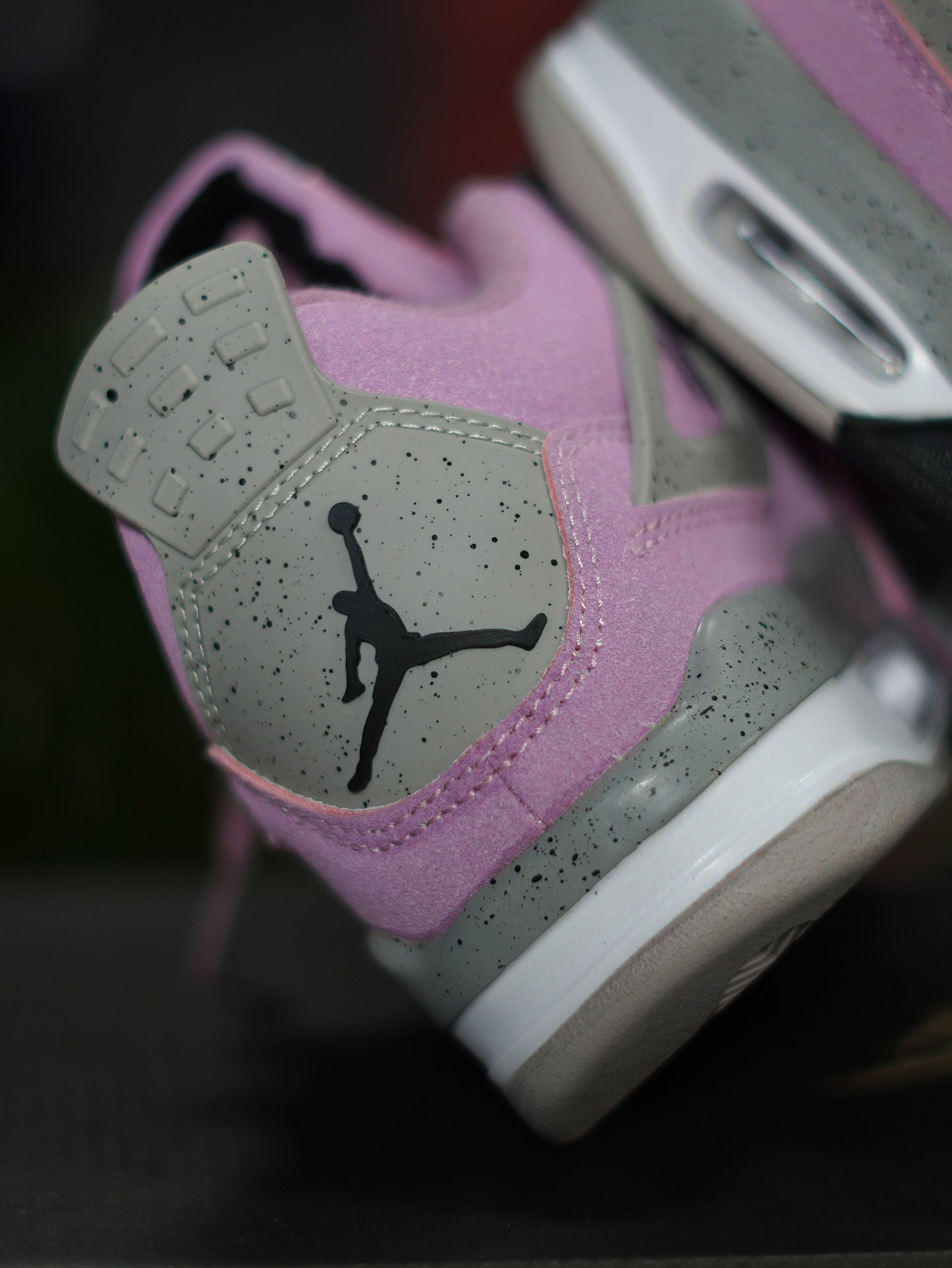 Air Jordan Retro 4 "Orchid" - Rosado, Gris, Negro