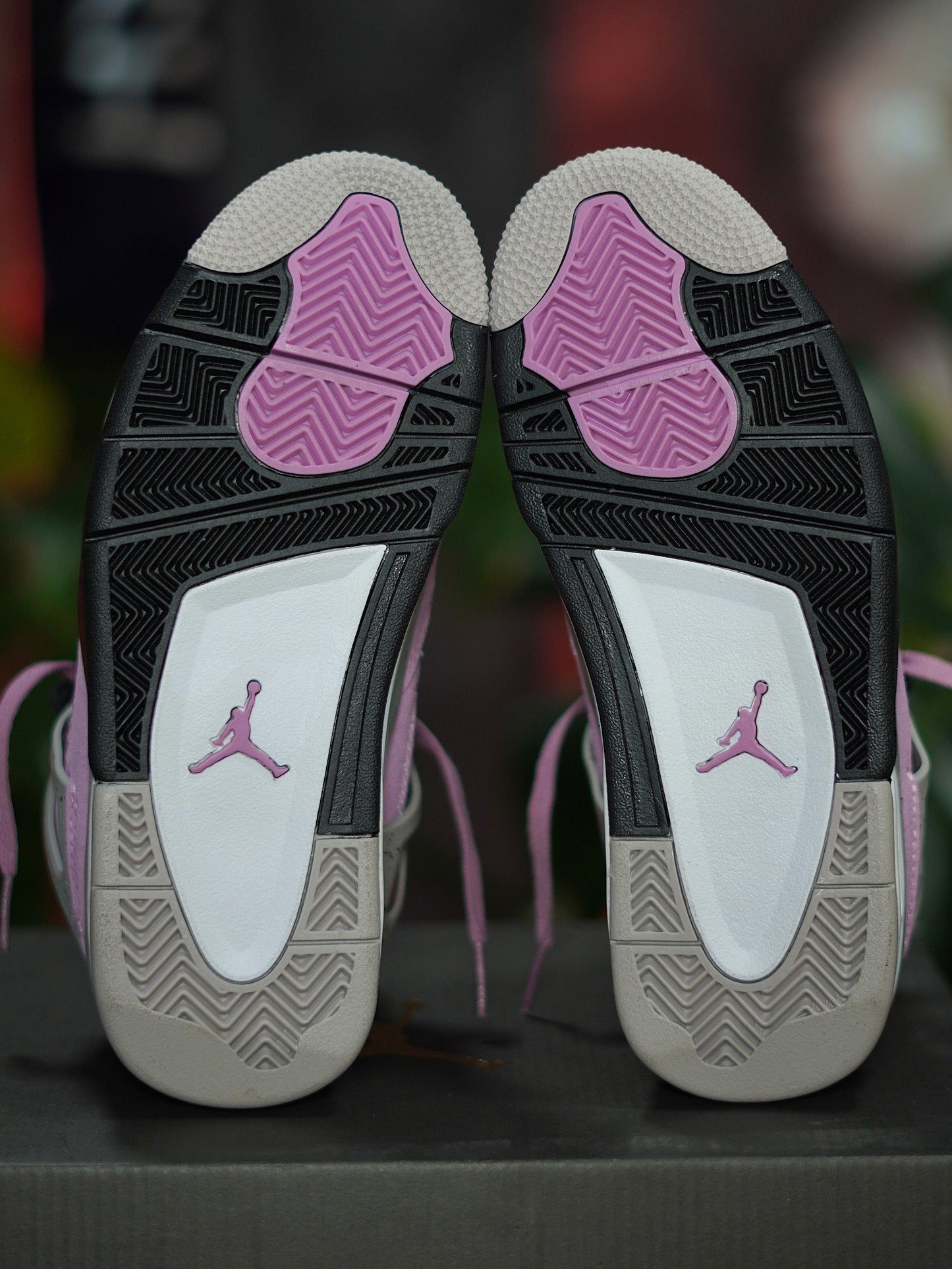 Air Jordan Retro 4 "Orchid" - Rosado, Gris, Negro