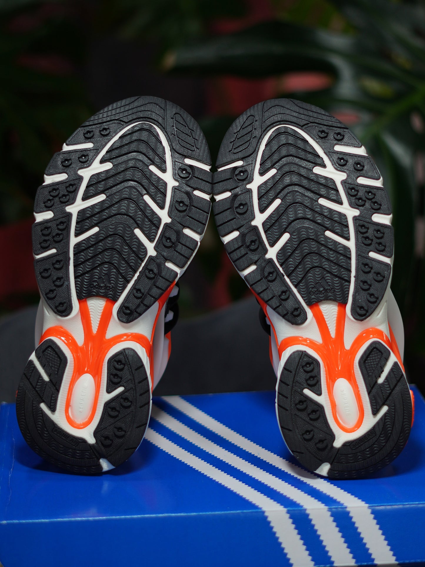 Adidas Adistar Jellyfish x Pharell Williams - Blanco, Naranja, Negro