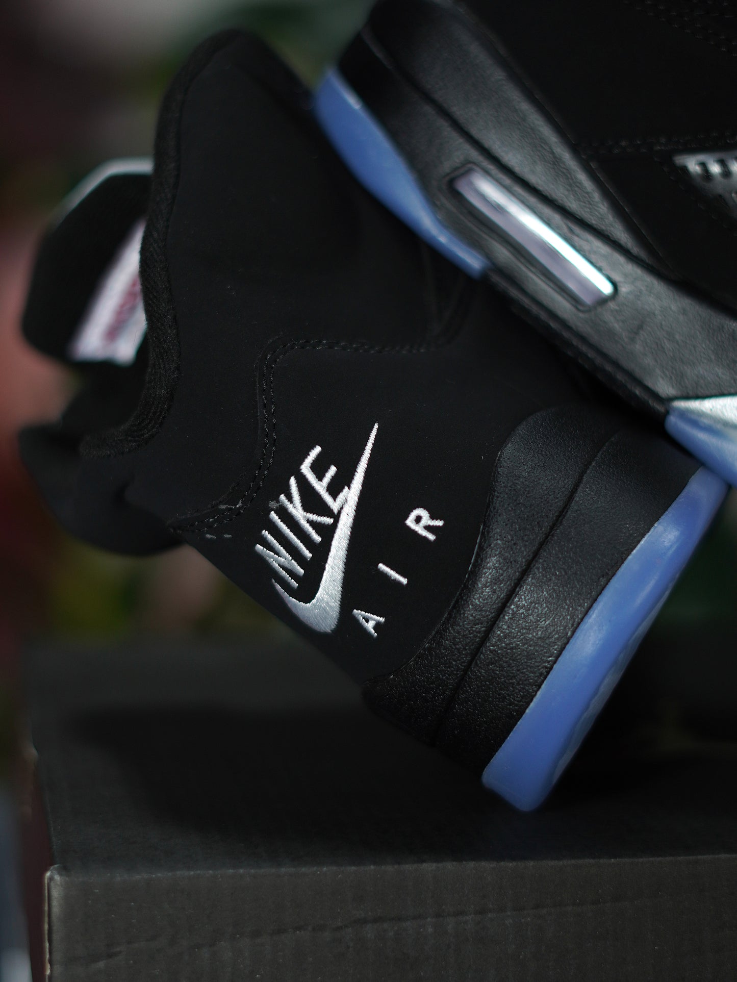 Air Jordan Retro 5 - Negro, Azul, Gris metalico