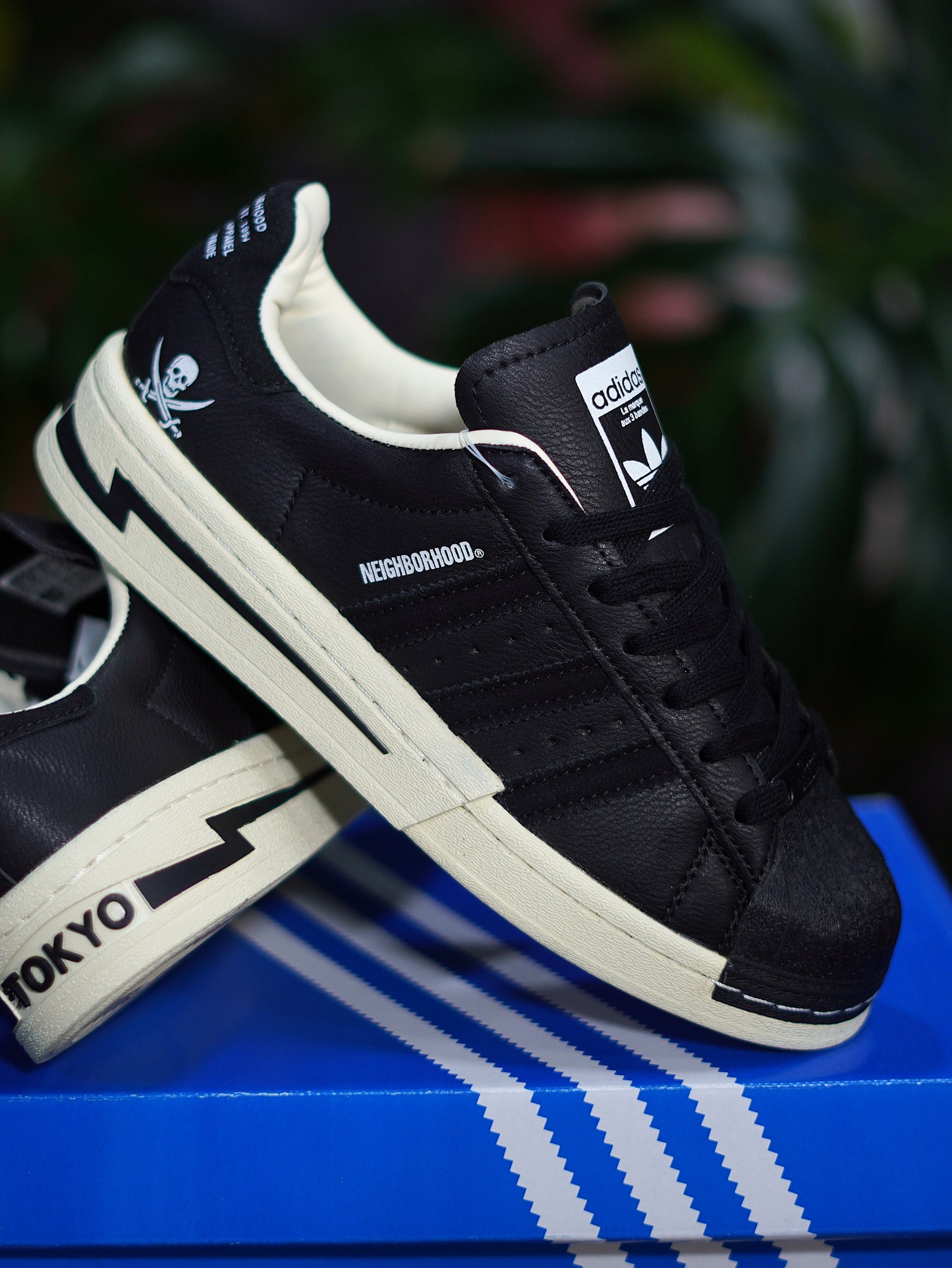 Adidas Superstar Neighborhood - Negro, Blanco