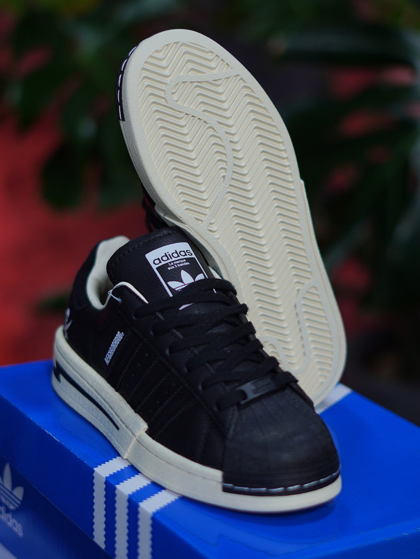 Adidas Superstar Neighborhood - Negro, Blanco