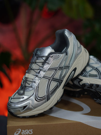 ASICS Gel-Kahana TR V4 - Plateada