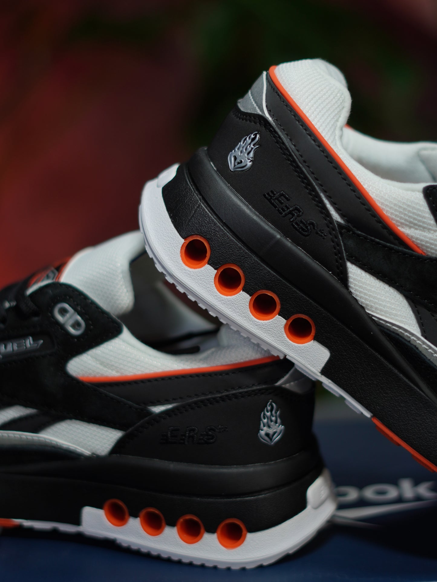 Reebok Ers World - Negro, Blanco, Naranja