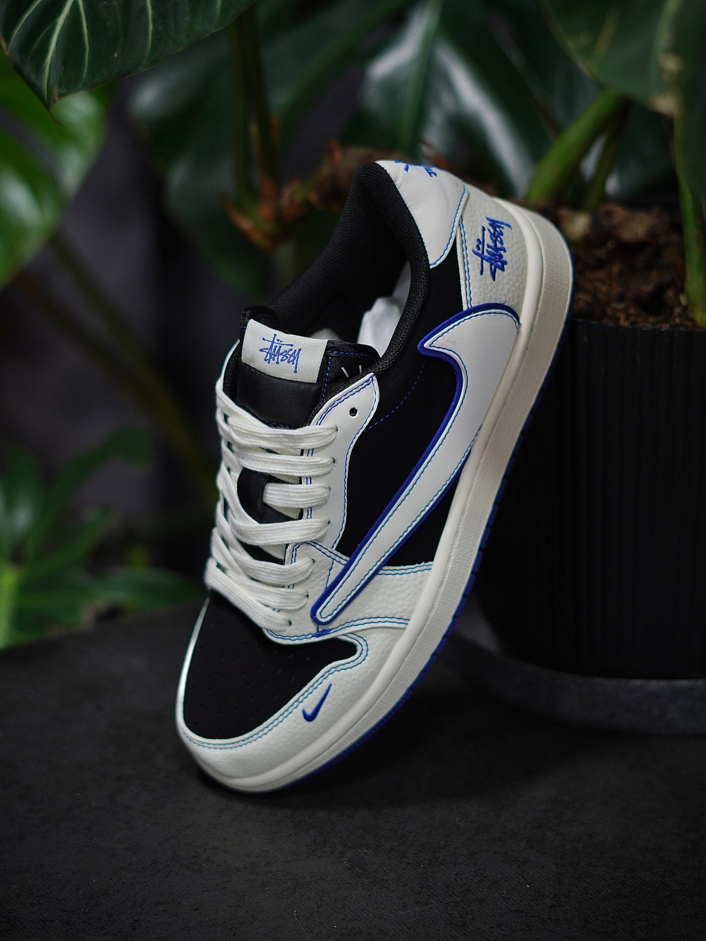 Air Jordan 1 Low Travis Supreme - Negro, Blanco, Azul