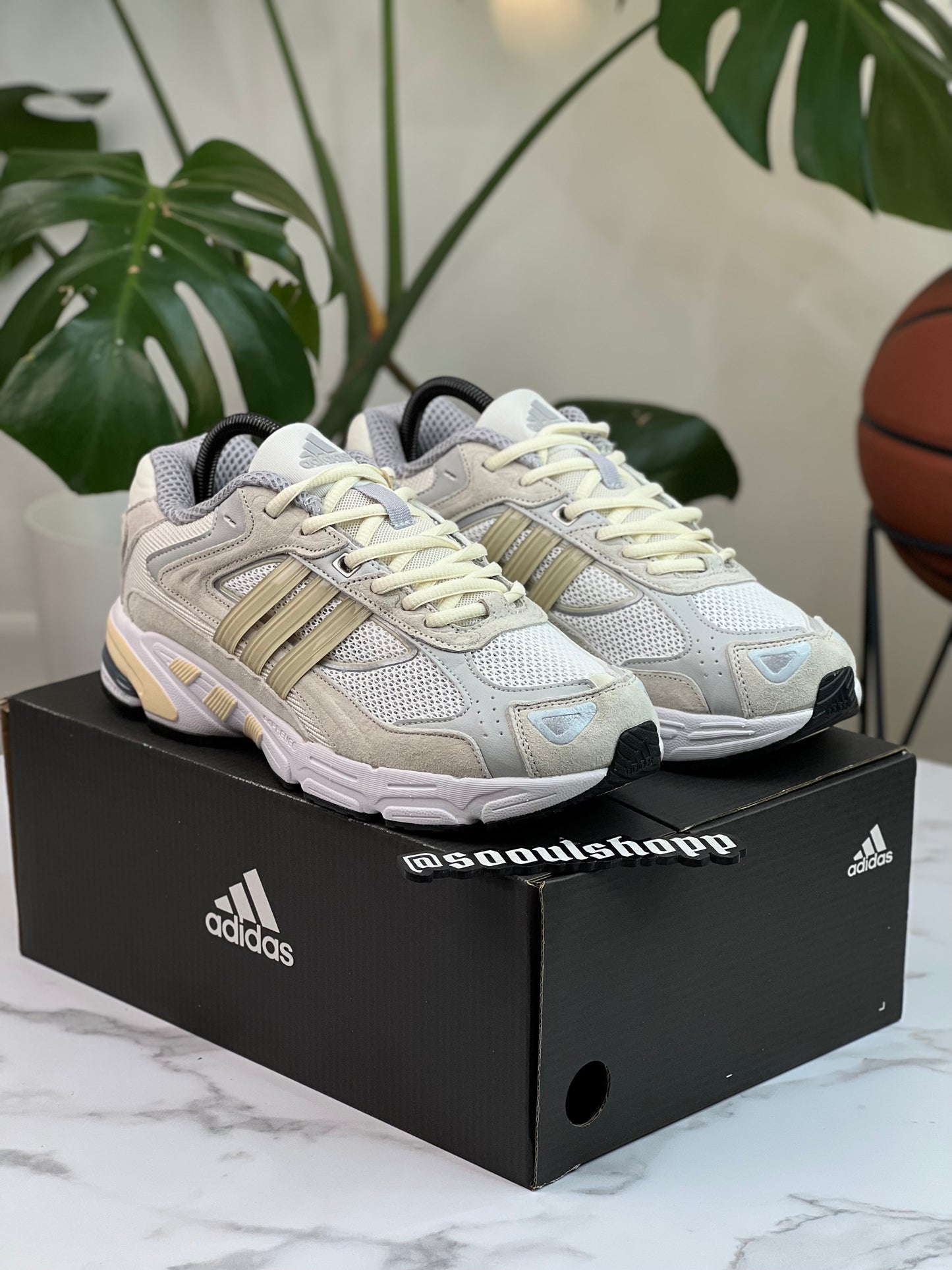 Adidas Response CL