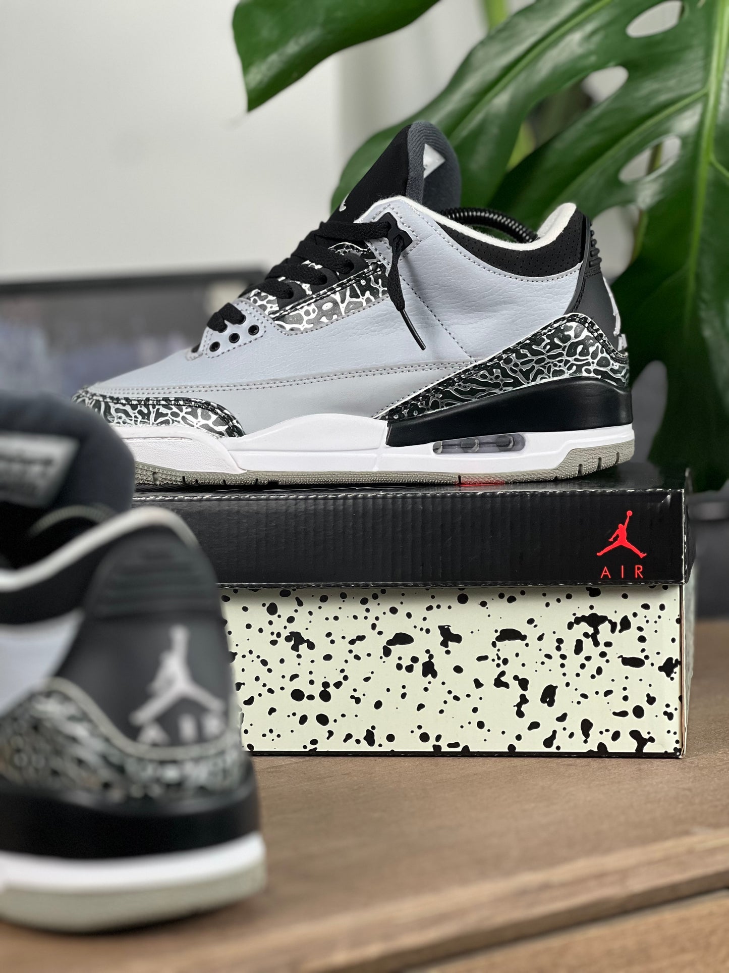 Air Jordan Retro 3 / Wolf grey