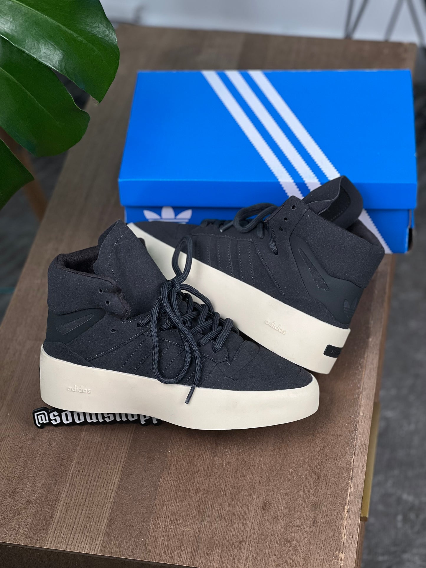 Adidas 86 Forum Mid x Fear Of God