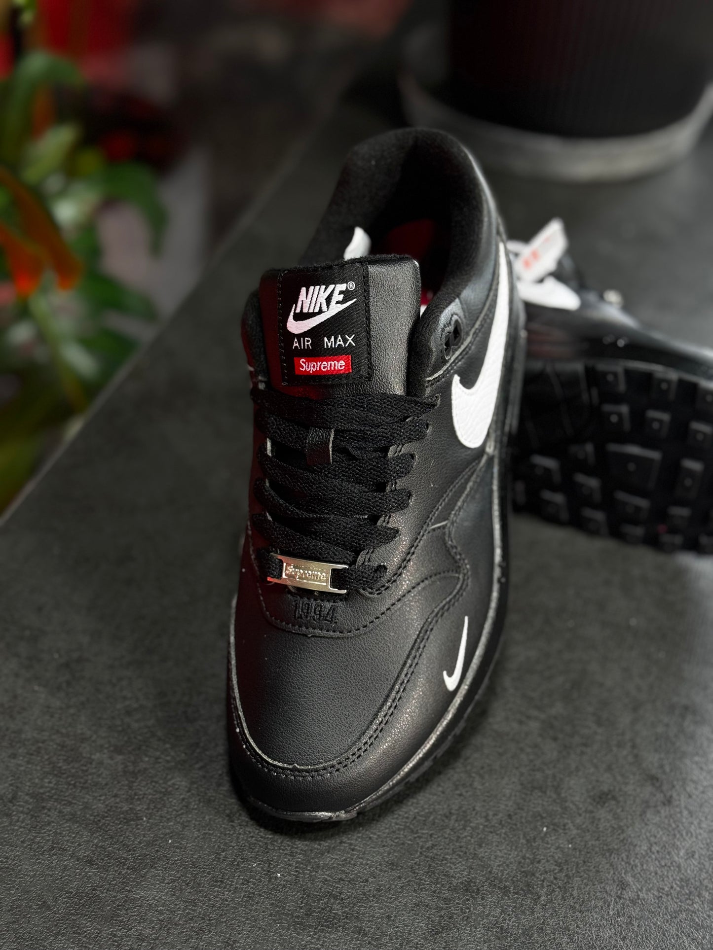 Nike Air Max 1 '87 x Supreme - Negro, Blanco