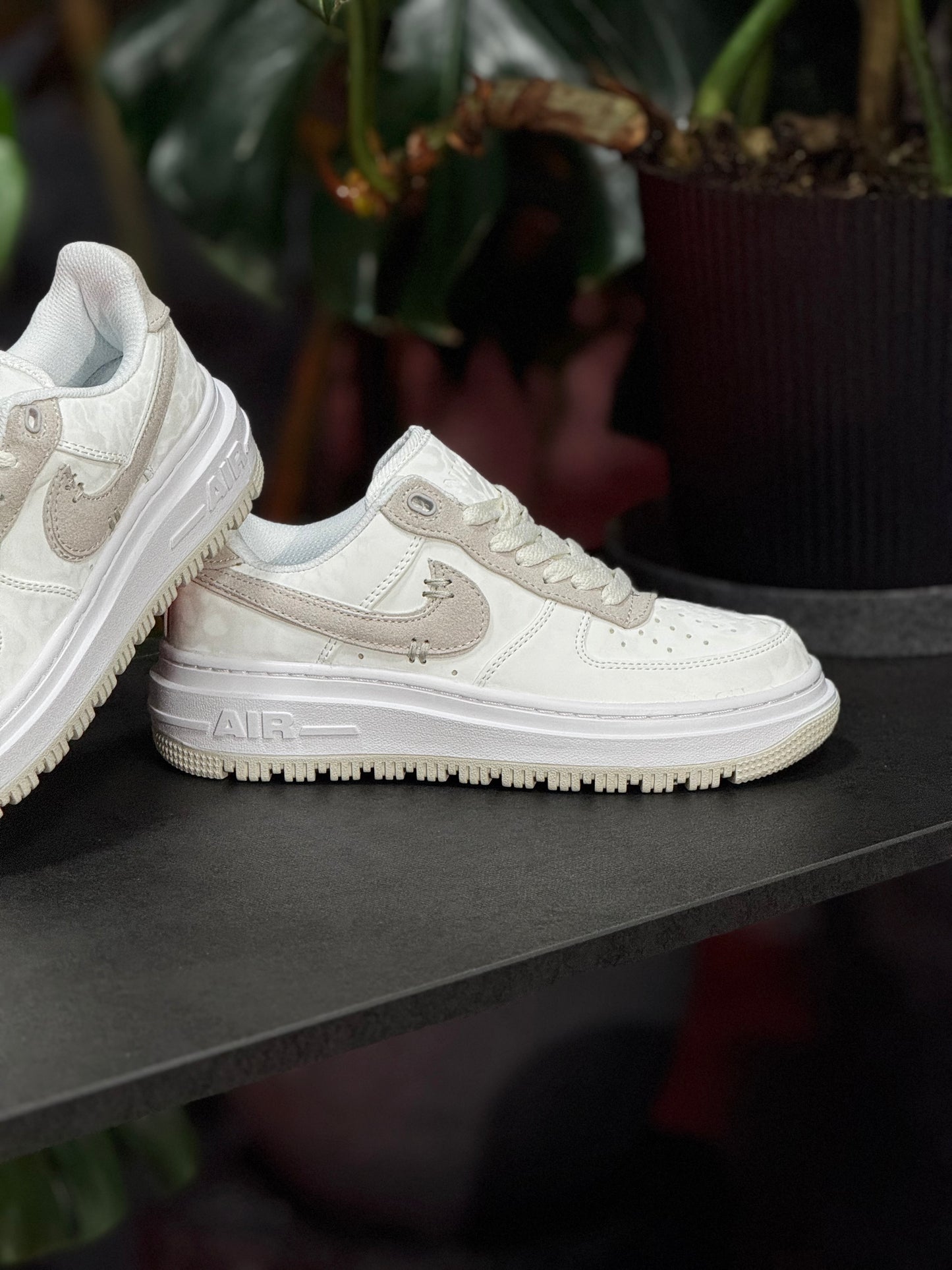 Nike Air Force One Luxe - Blanco, Beige