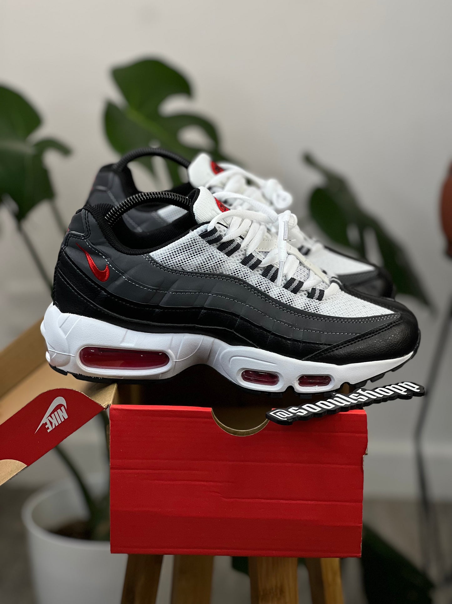 Nike Air Max 95 Recraft
White Iron Grey University Red (GS)