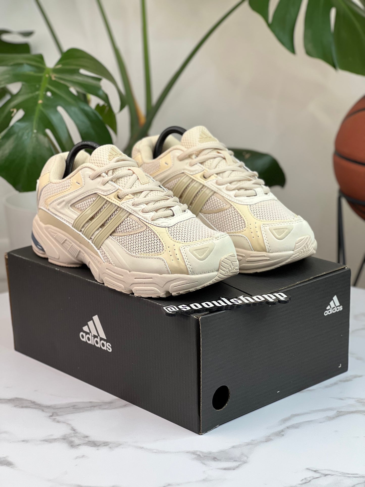 Adidas Response CL