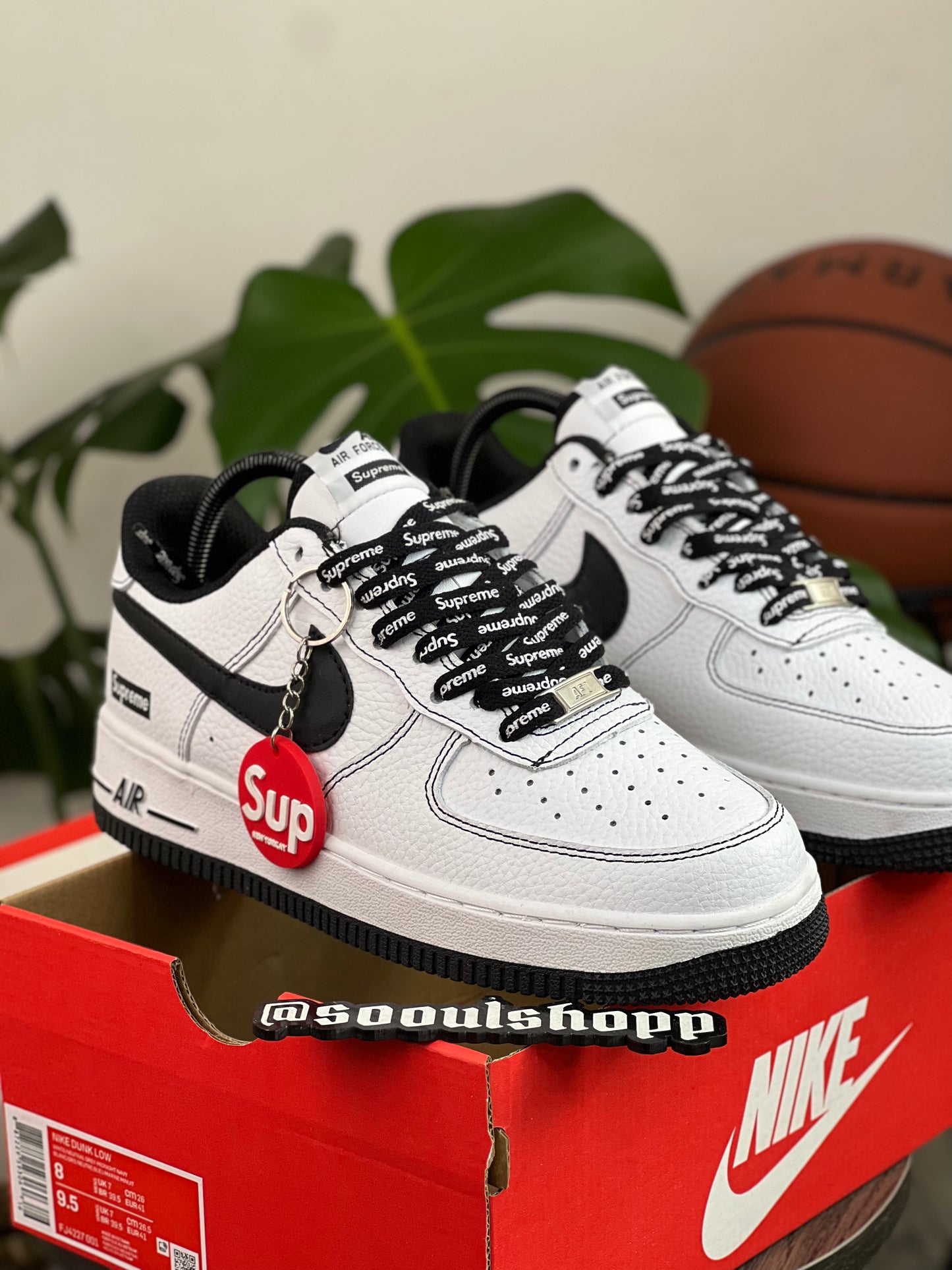 Nike Air Force 1 X Supreme