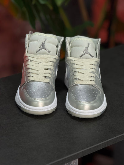 Air Jordan Retro 1 - Plateado