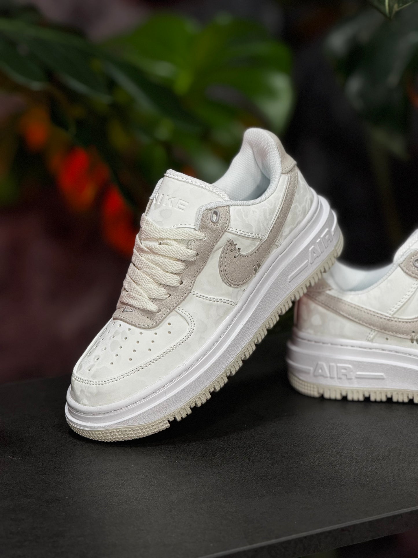 Nike Air Force One Luxe - Blanco, Beige