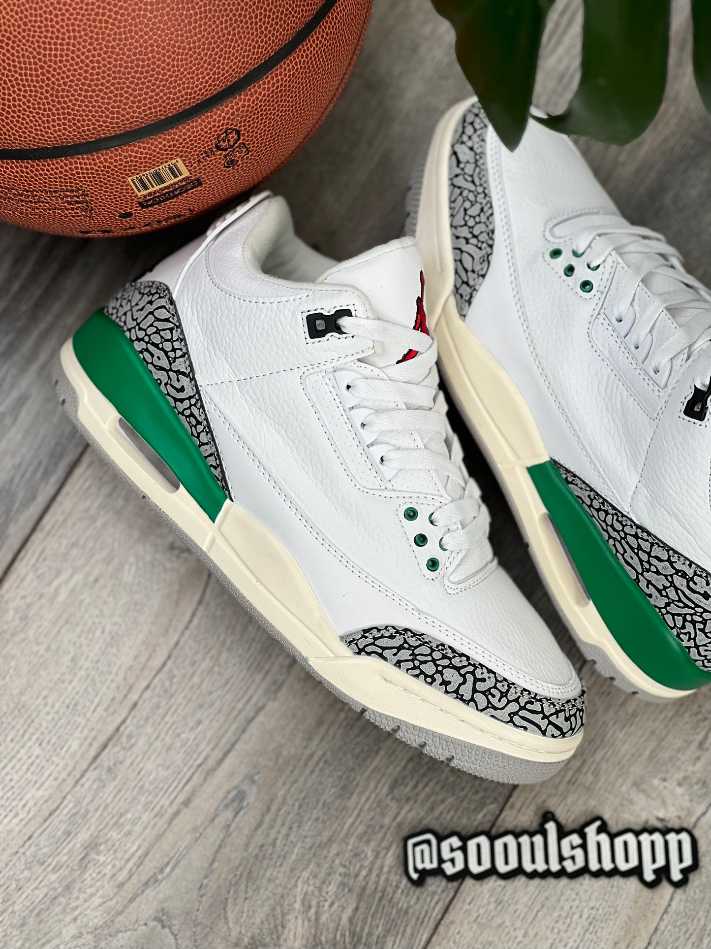 Air Jordan Retro 3 / White / Lucky Green