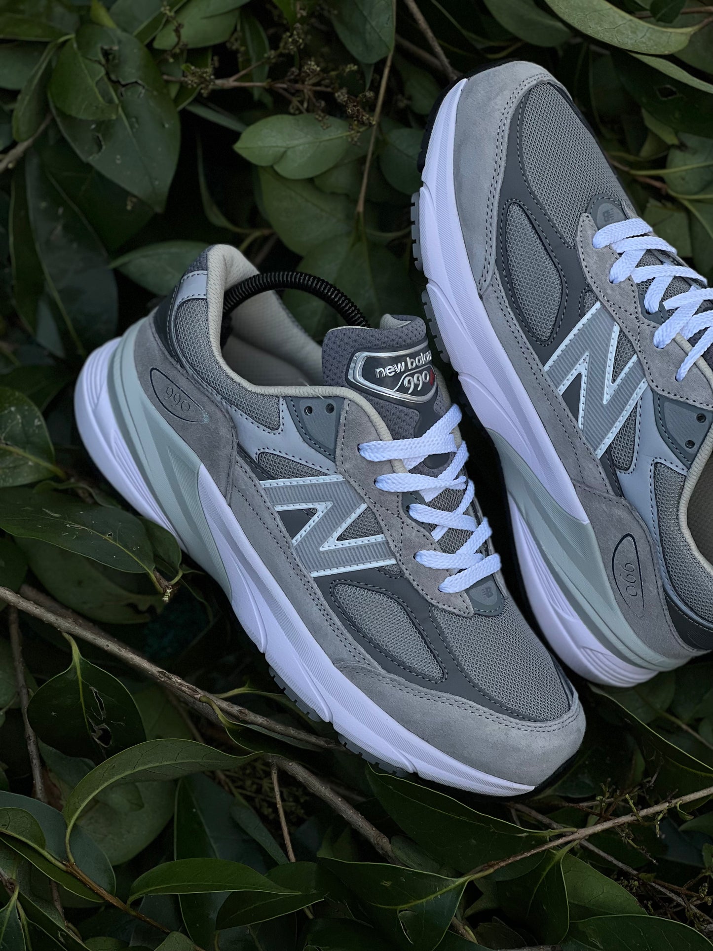 New Balance 990 V6