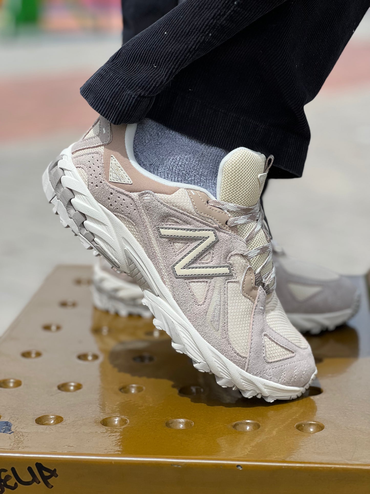 New Balance 610