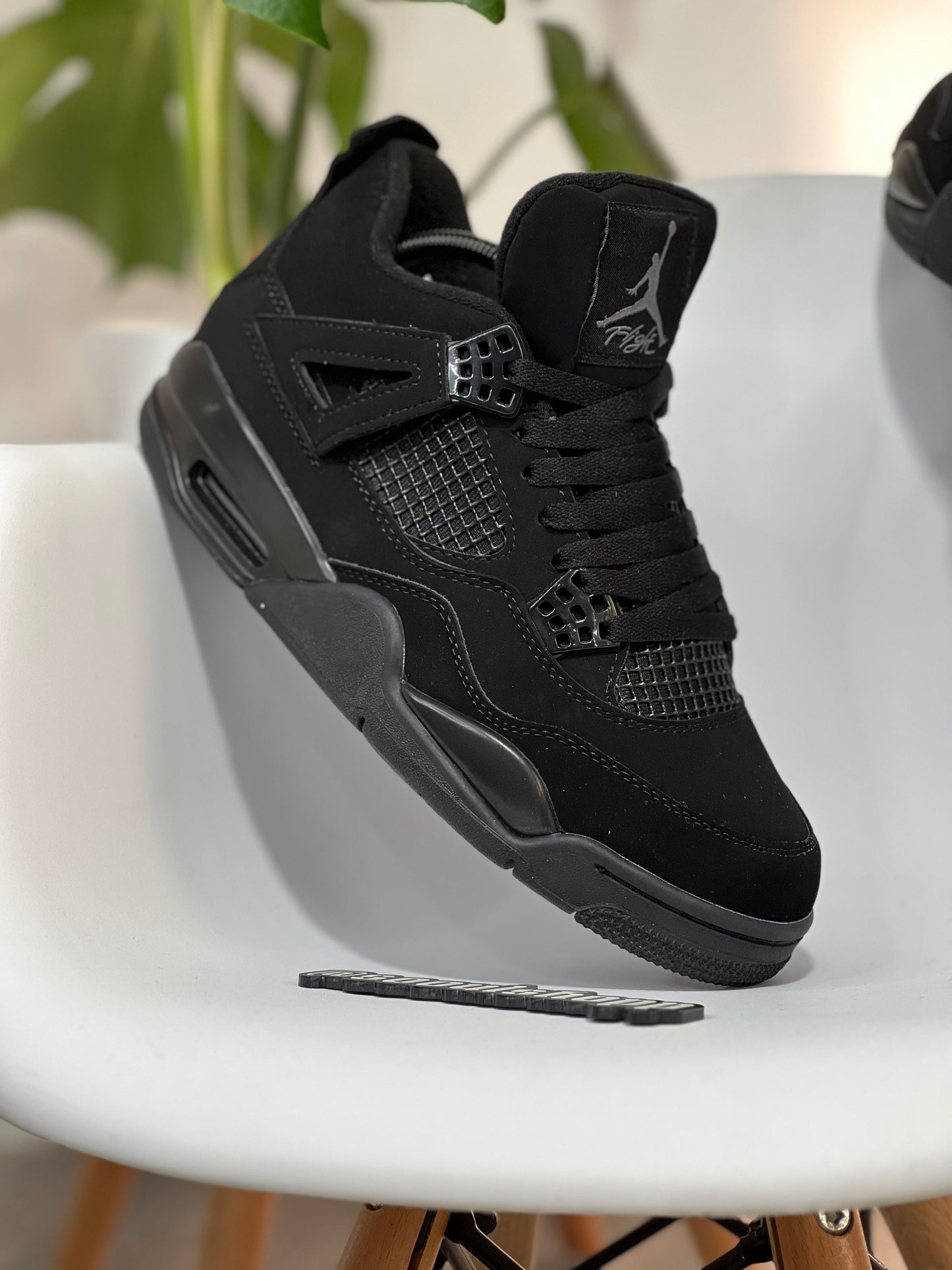 Air Jordan Retro 4 / Black Cat