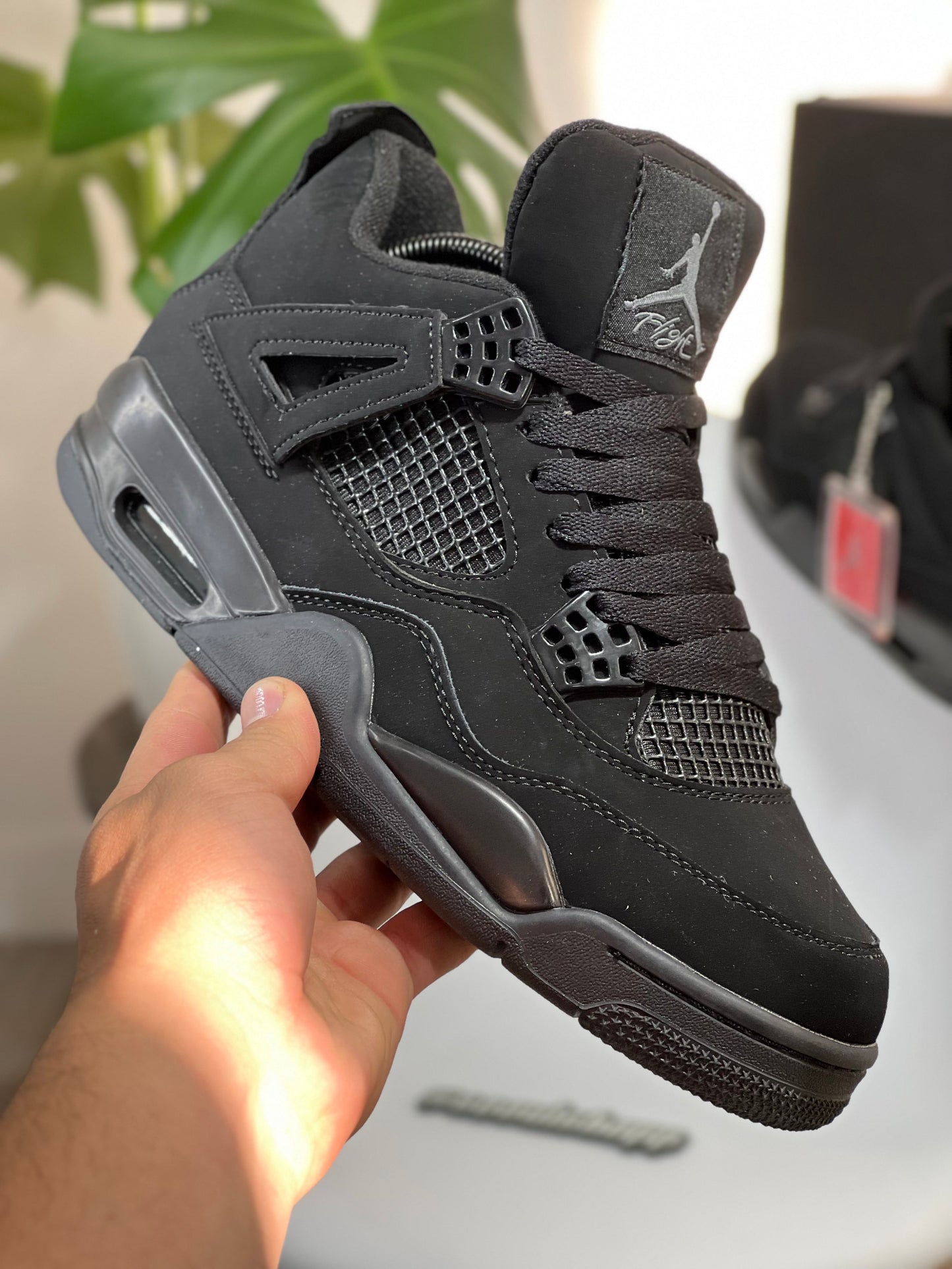 Air Jordan Retro 4 / Black Cat