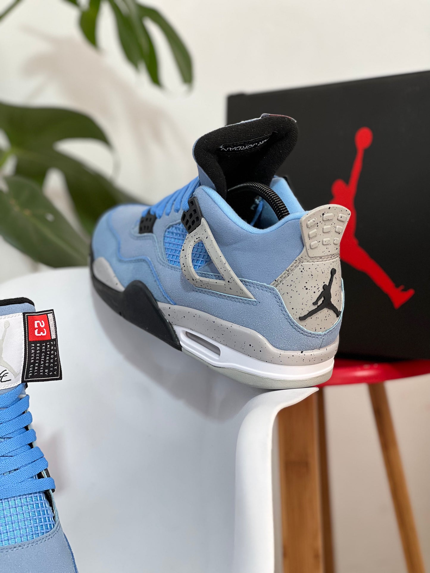 Jordan Retro 4 / University Blue