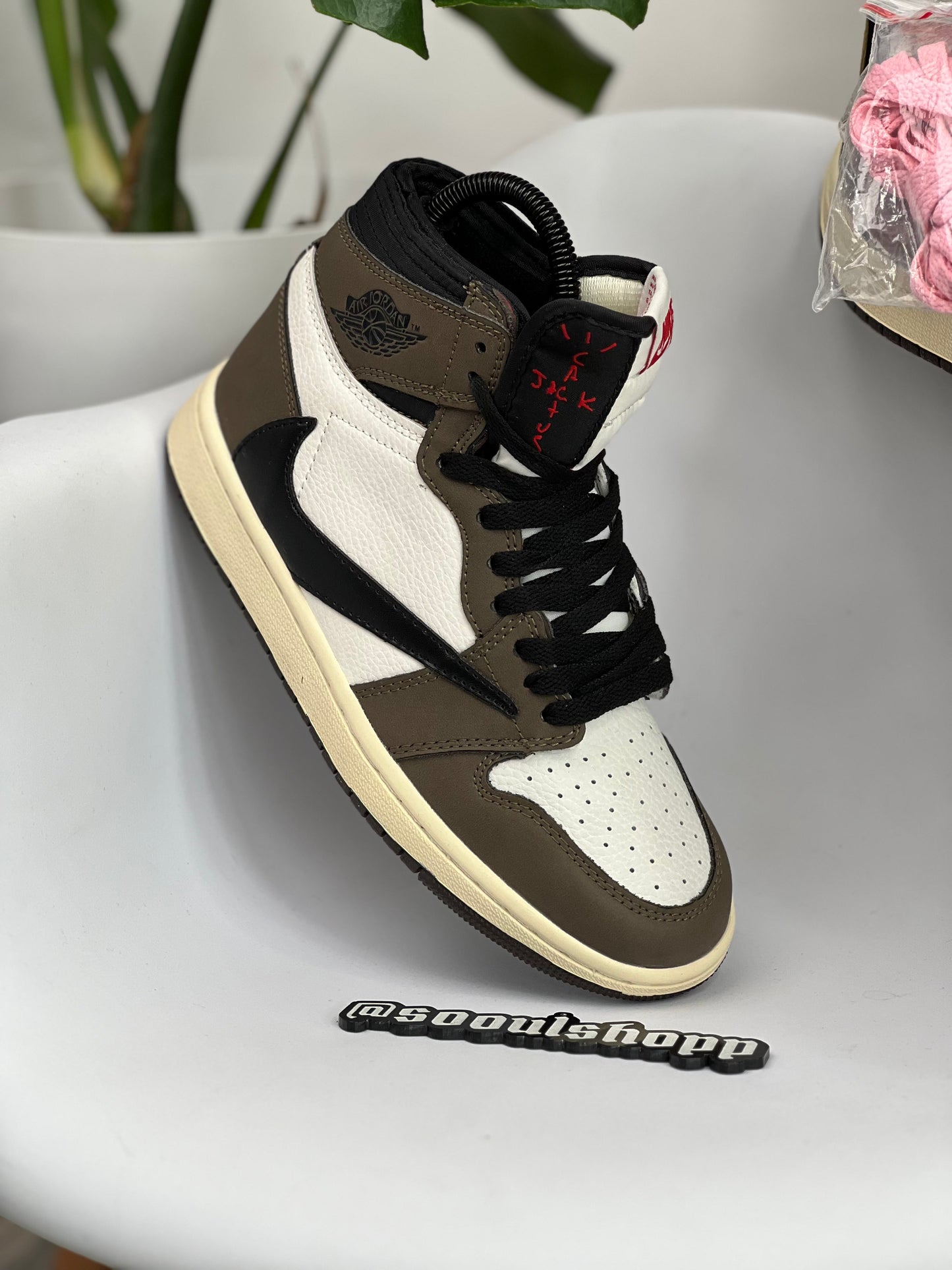 Air Jordan Retro 1 High Travis Scott