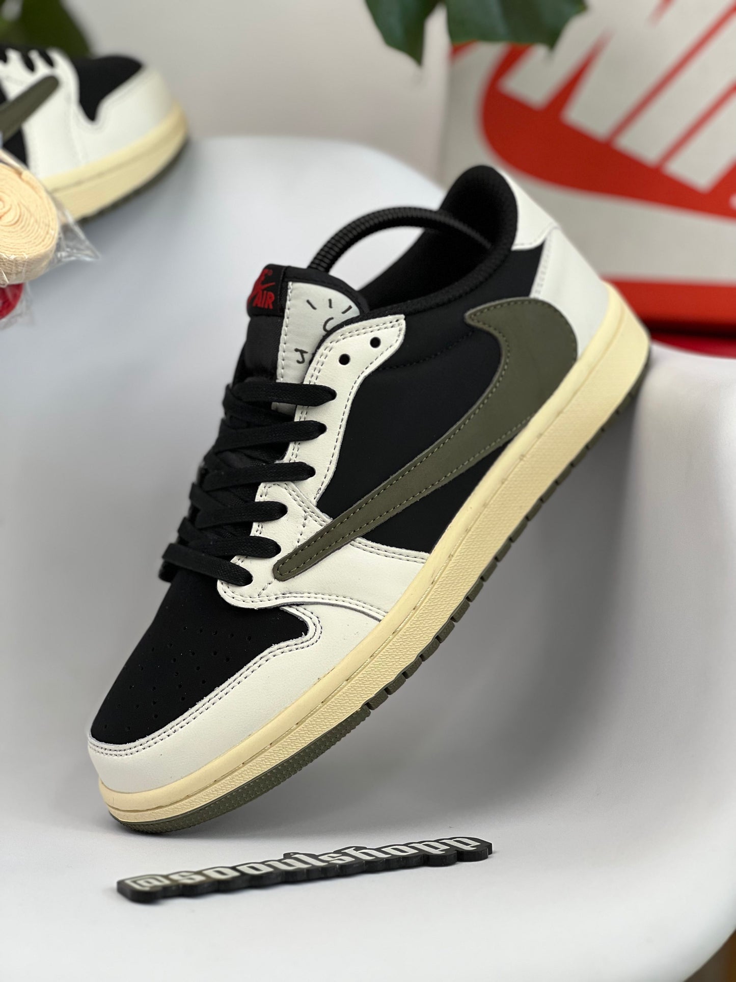 Air Jordan Retro 1 / ''OLIVE''  Low Travis Scott