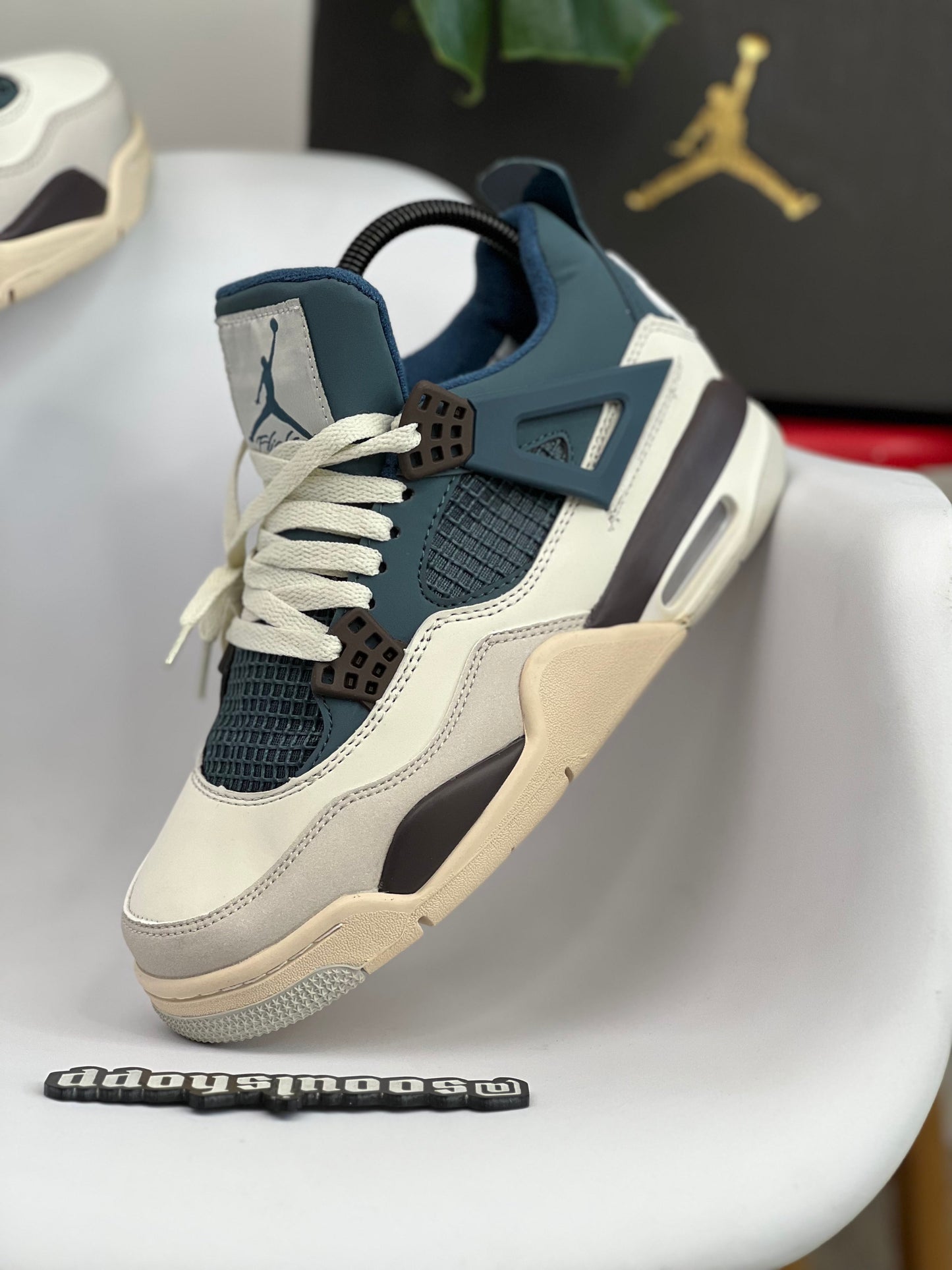 Air Jordan Retro 4 / Snorlax