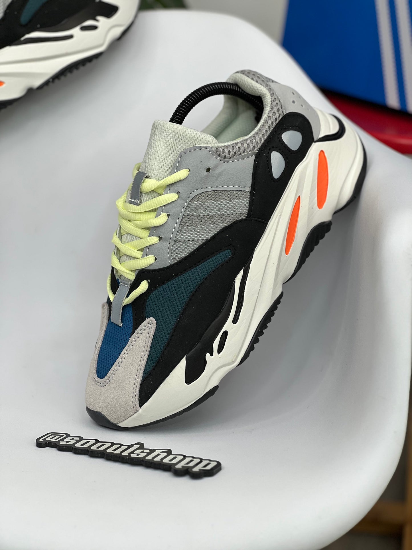 Adidas Yeezy Boost 700