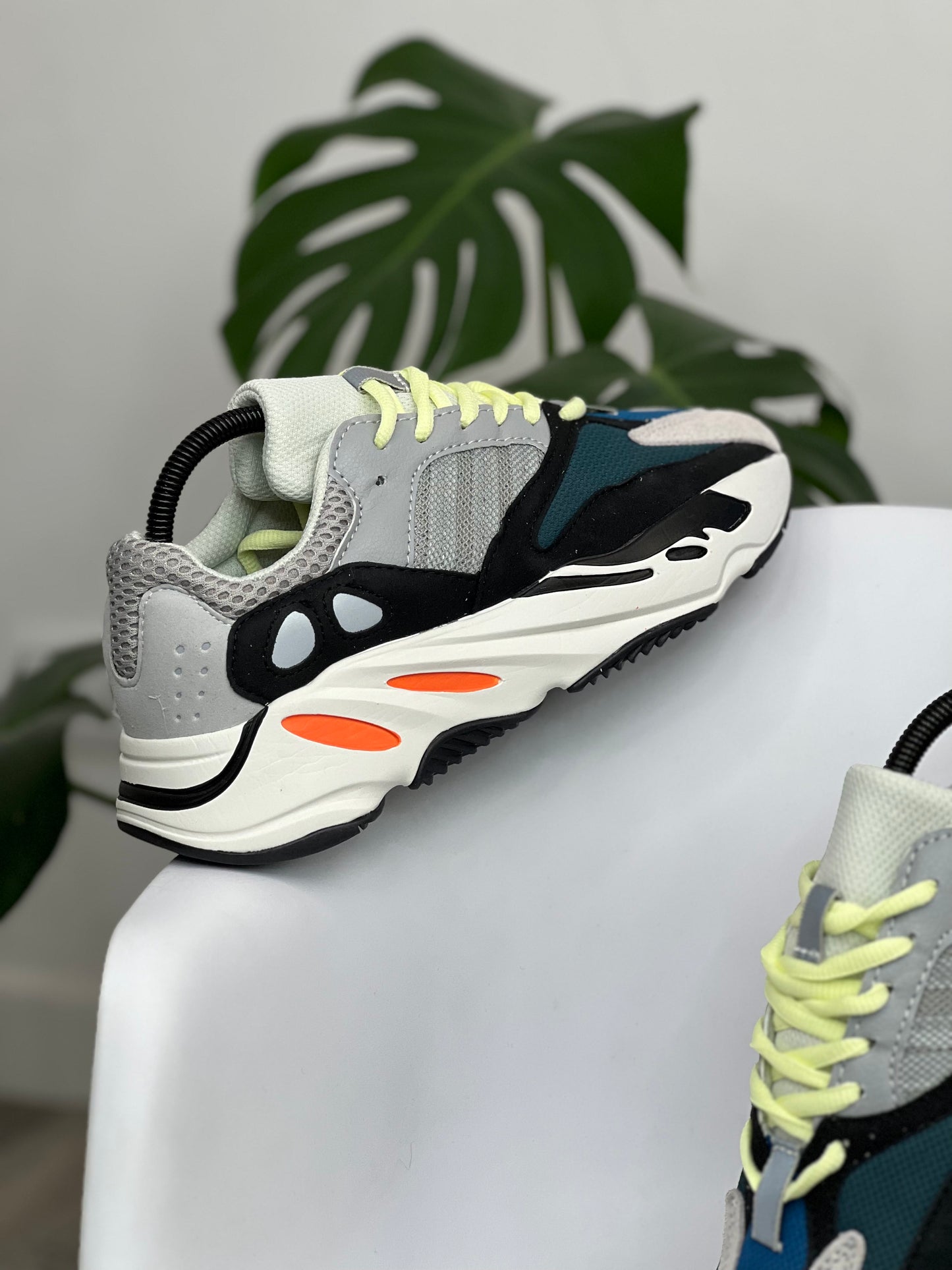 Adidas Yeezy Boost 700