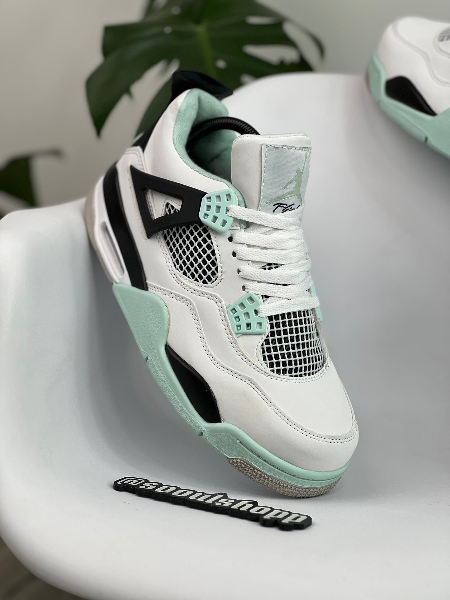 Jordan Retro 4 / Seafoam