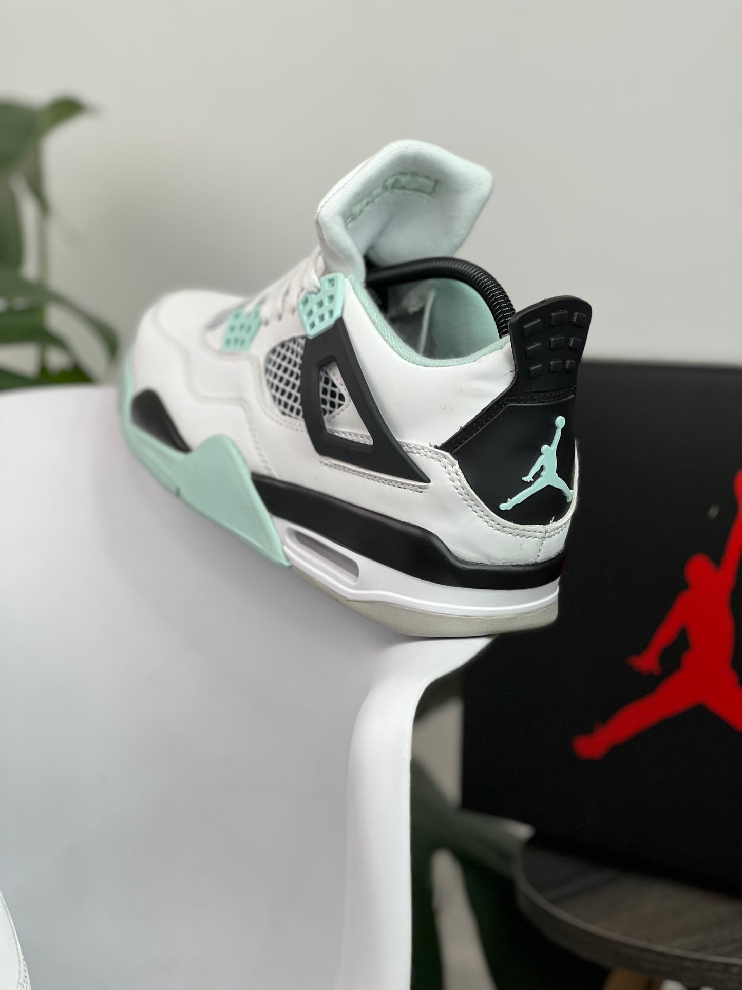 Jordan Retro 4 / Seafoam