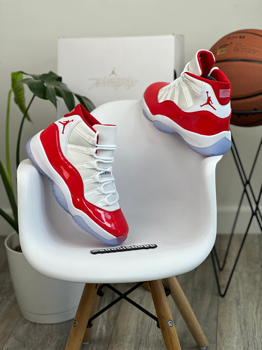 Air Jordan Retro 11 / Cherry