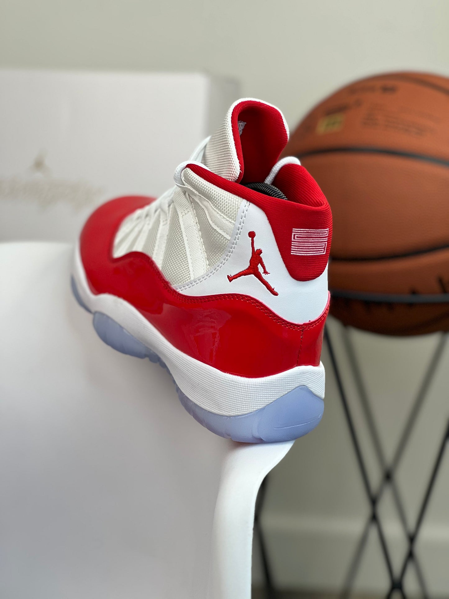 Air Jordan Retro 11 / Cherry