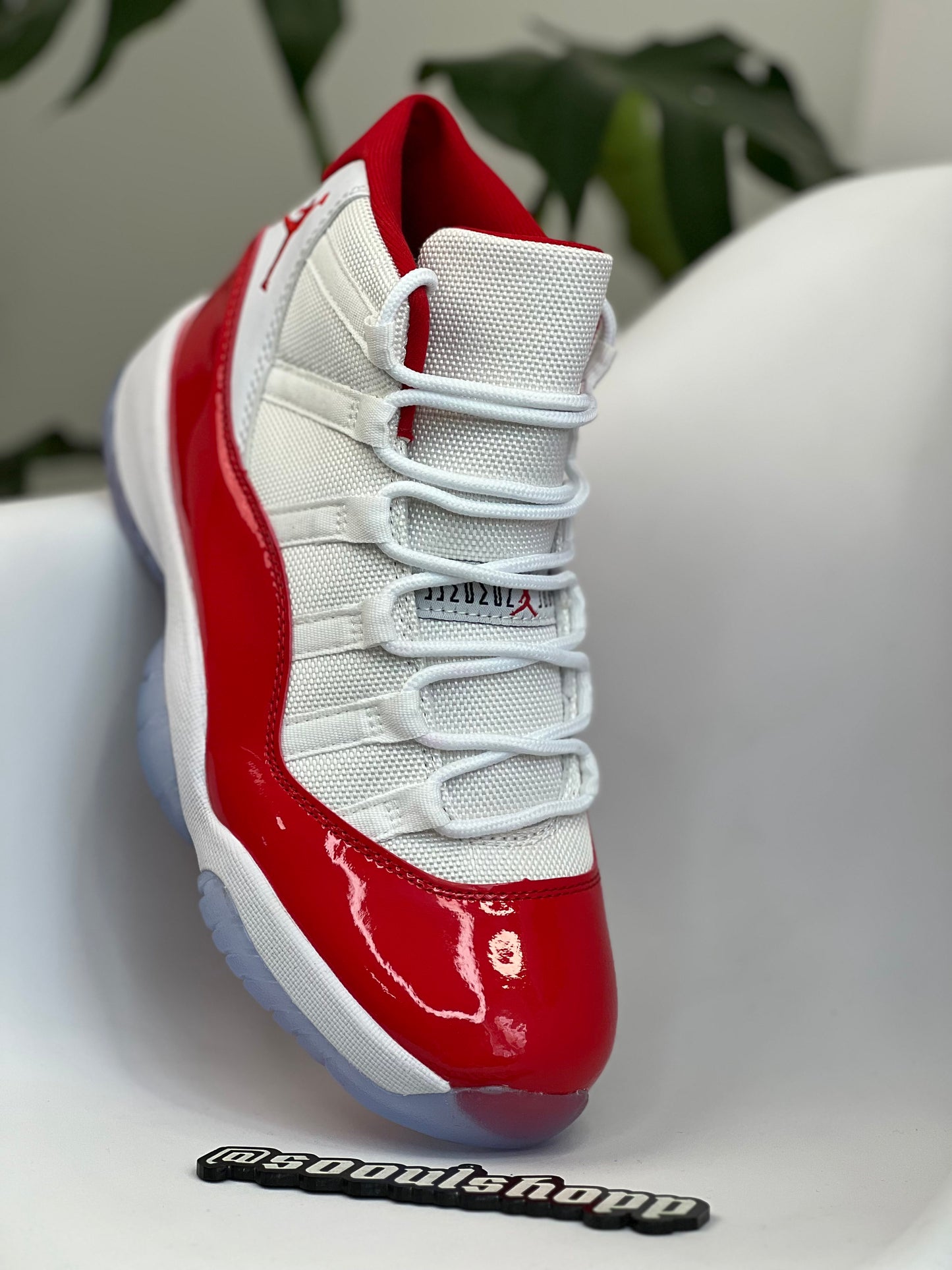 Air Jordan Retro 11 / Cherry