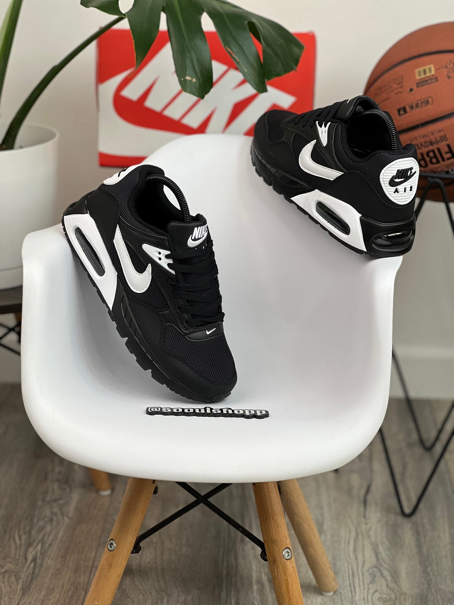 Nike Air Max Ivo Black White